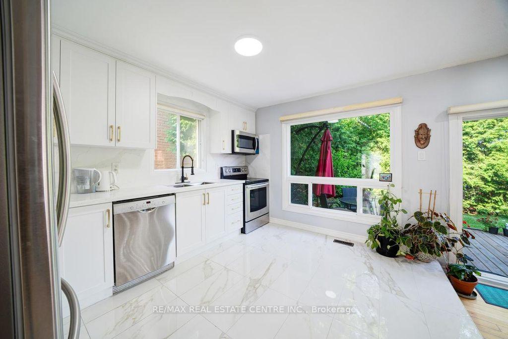 Photo 22 of 48 Hettersley Drive W, Ajax, Central West — HOMEH
