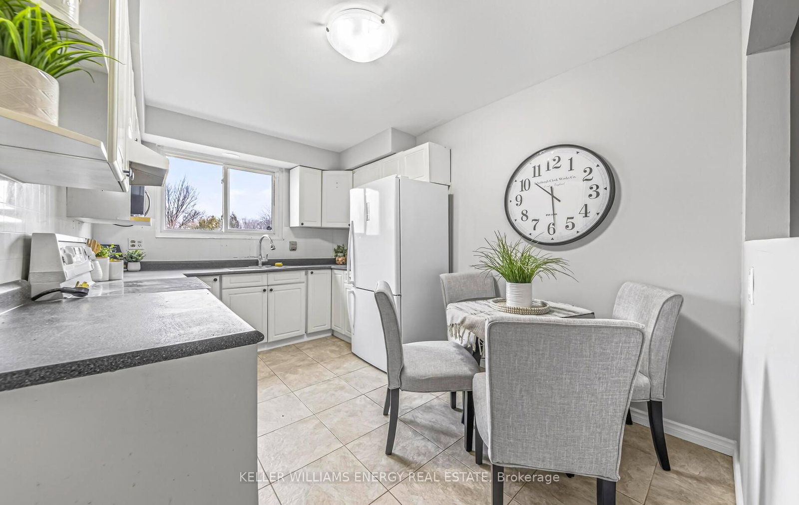 Photo 3 of Unit #14, 730 Cedar St, Oshawa, Lakeview — HOMEH