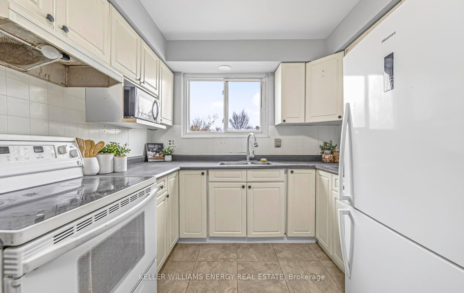 Photo 4 of Unit #14, 730 Cedar St, Oshawa, Lakeview — HOMEH