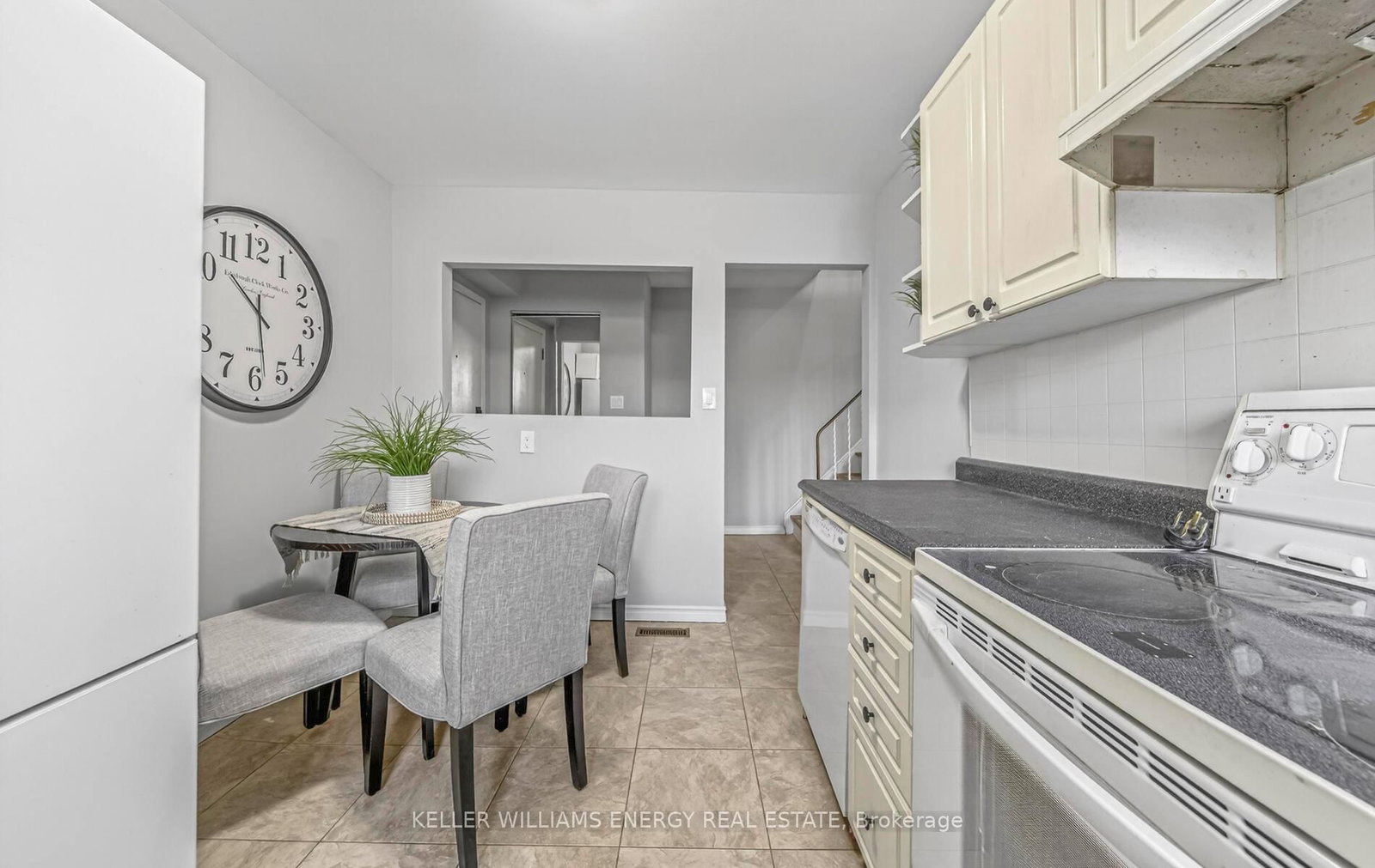 Photo 5 of Unit #14, 730 Cedar St, Oshawa, Lakeview — HOMEH