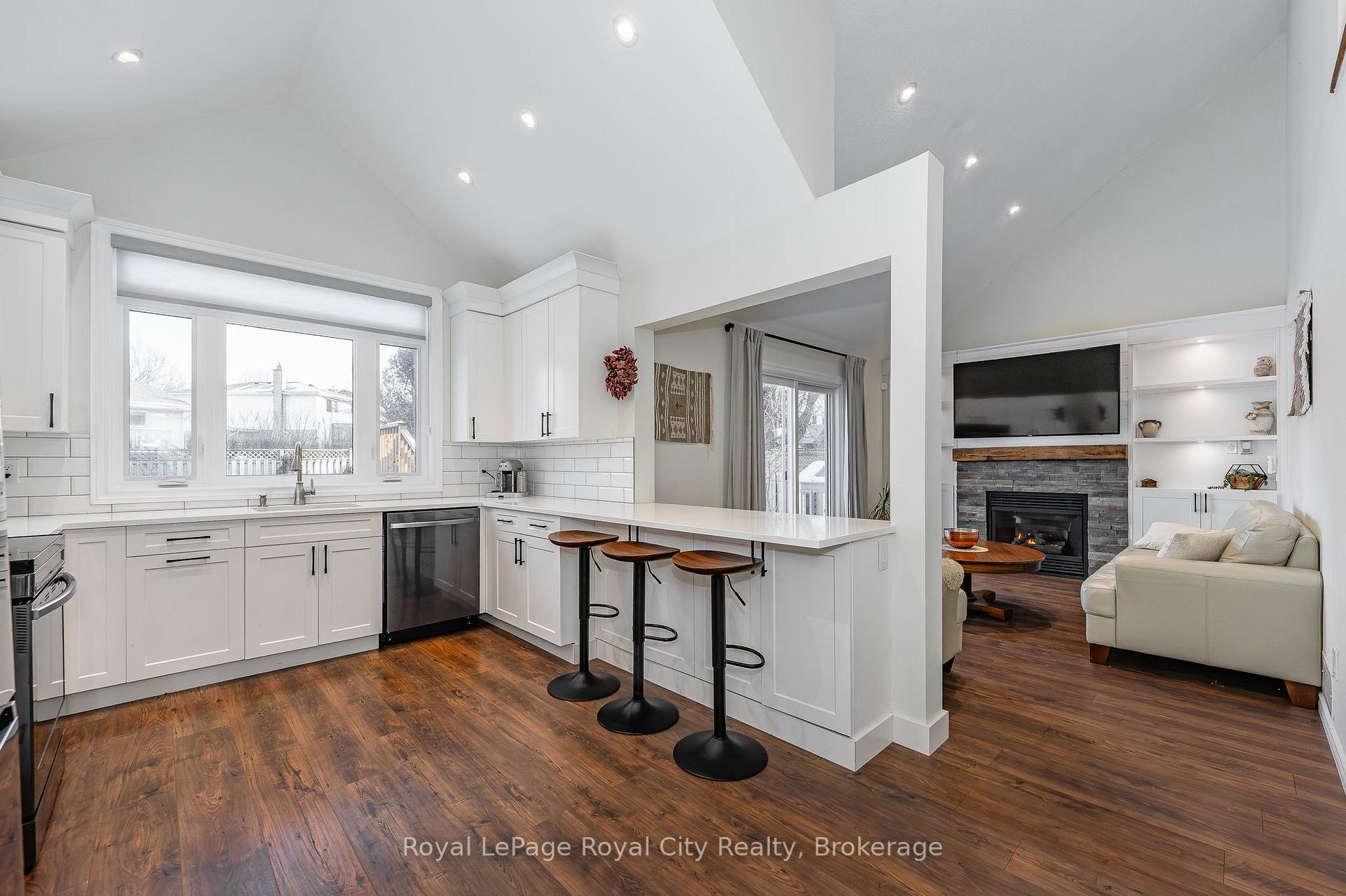 Photo 8 of 10 Freshmeadow Way, Guelph, Willow West/Sugarbush/West Acres — HOMEH