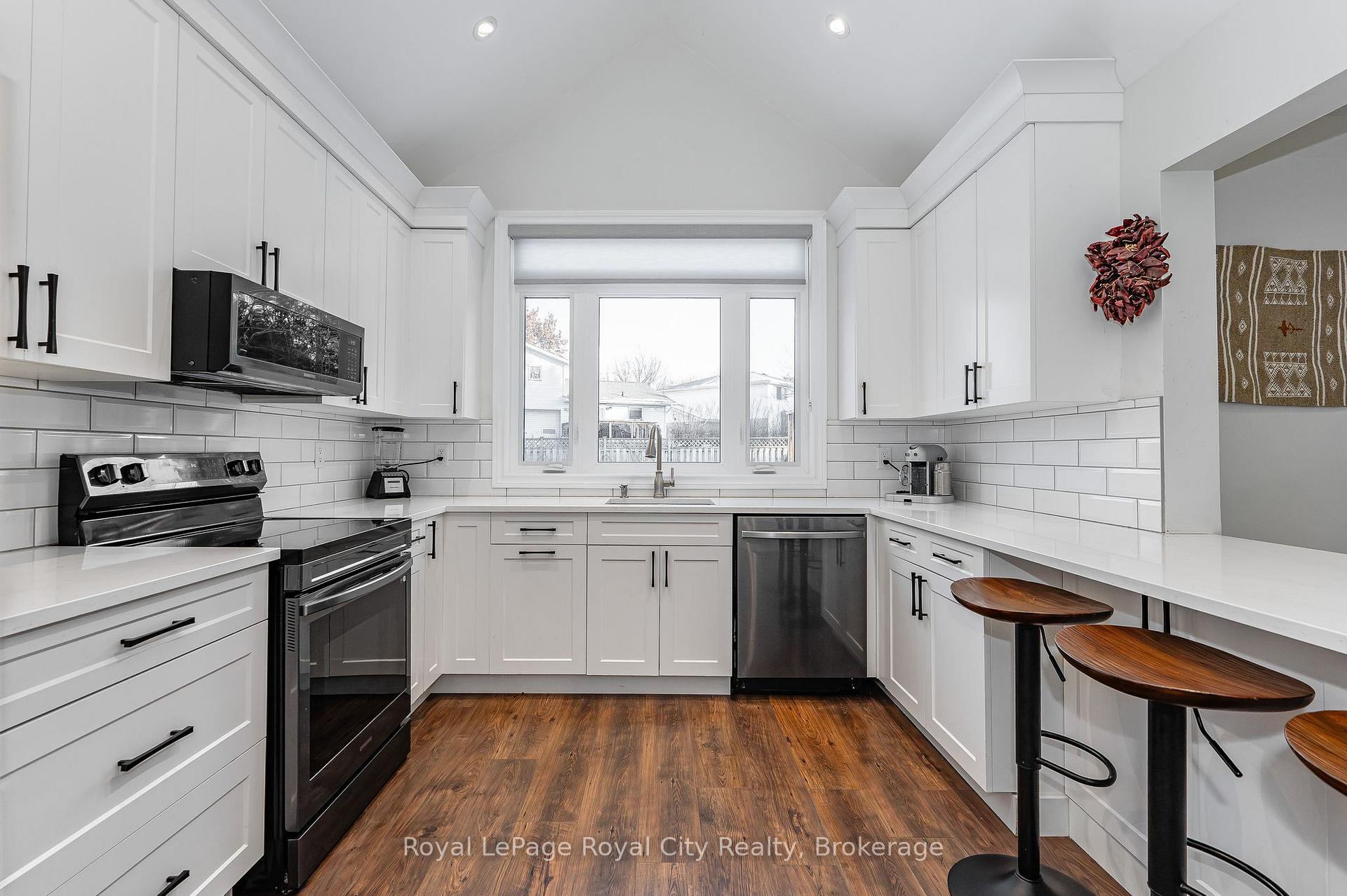 Photo 12 of 10 Freshmeadow Way, Guelph, Willow West/Sugarbush/West Acres — HOMEH
