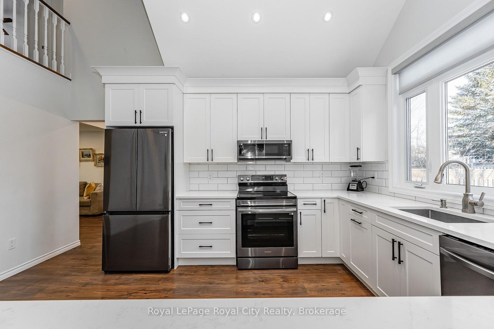 Photo 13 of 10 Freshmeadow Way, Guelph, Willow West/Sugarbush/West Acres — HOMEH
