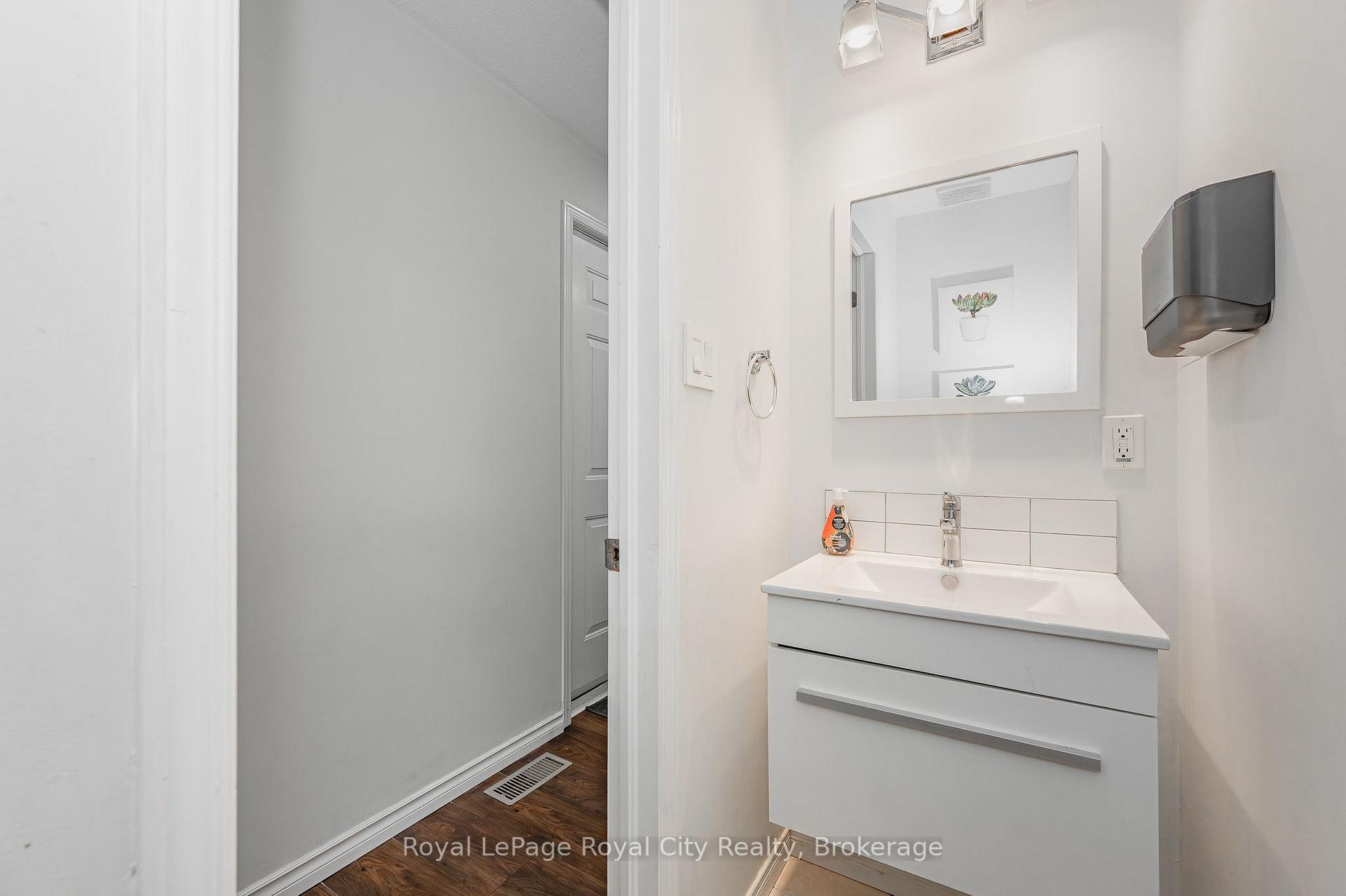 Photo 19 of 10 Freshmeadow Way, Guelph, Willow West/Sugarbush/West Acres — HOMEH