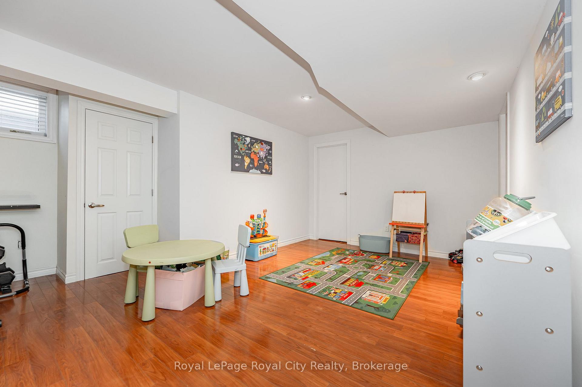 Photo 33 of 10 Freshmeadow Way, Guelph, Willow West/Sugarbush/West Acres — HOMEH
