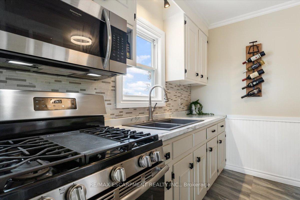 Photo 13 of 888 Green Mountain Road E, Hamilton, Rural Stoney Creek — HOMEH