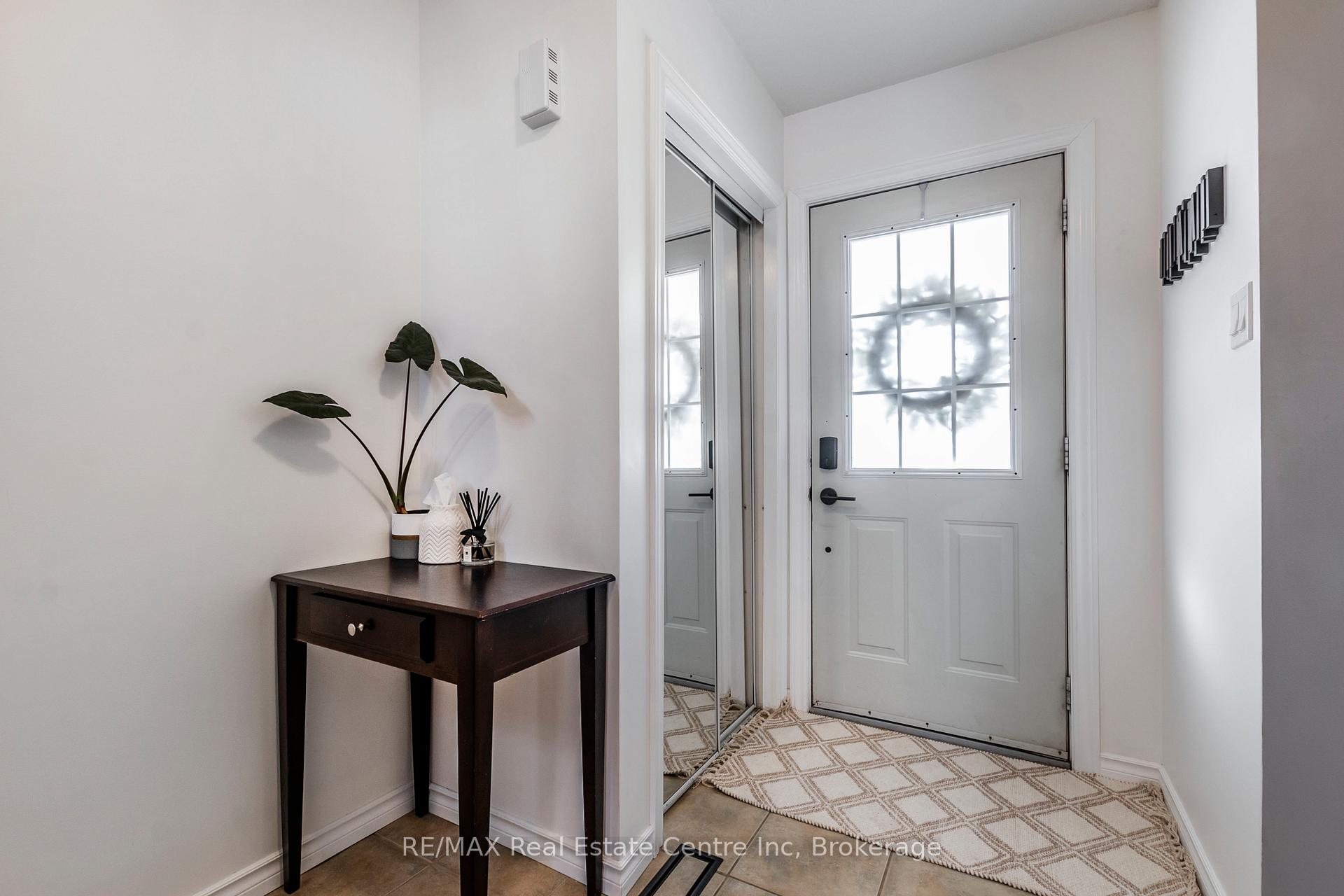 Photo 4 of 41 Milson Crescent, Guelph, Kortright Hills — HOMEH