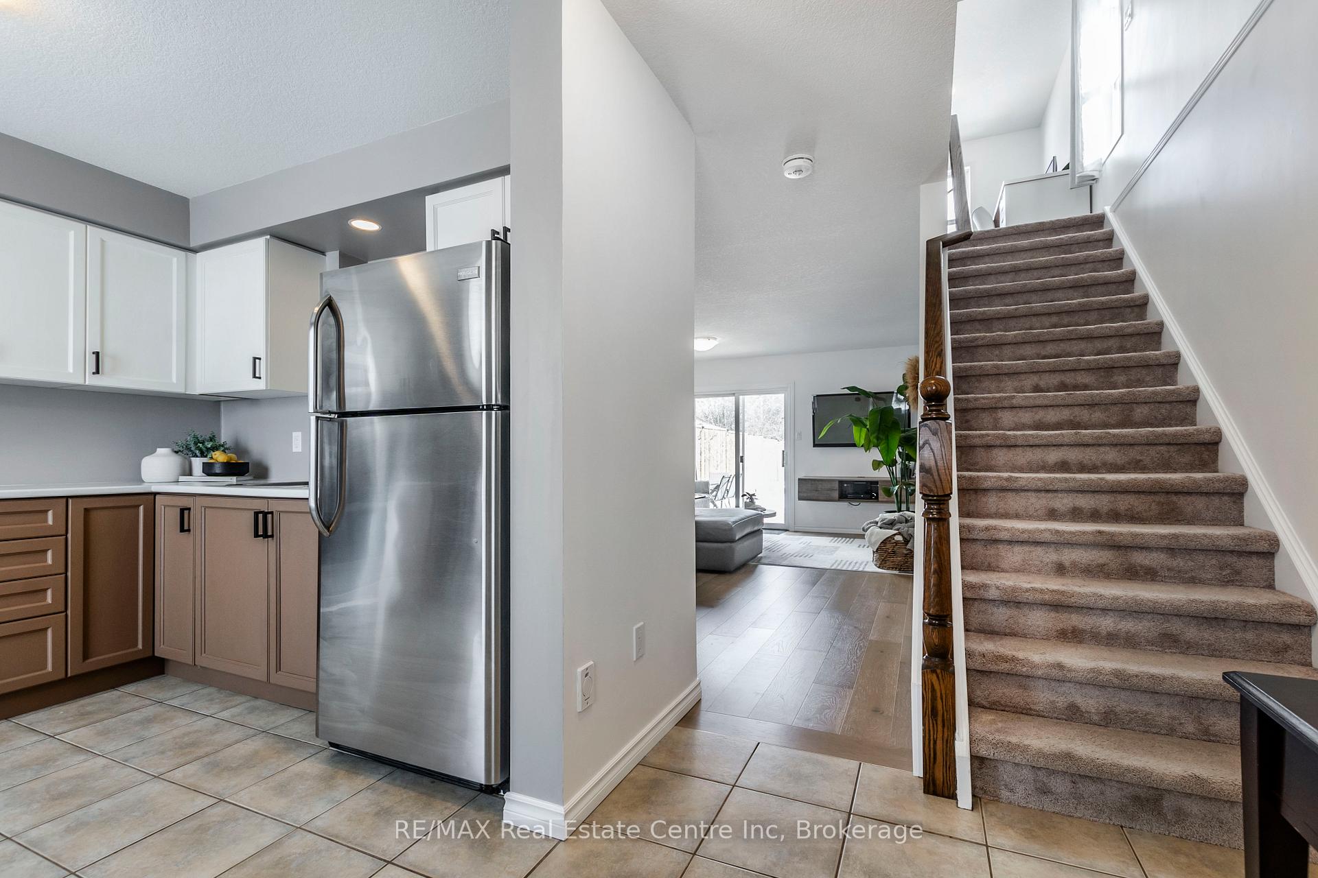 Photo 5 of 41 Milson Crescent, Guelph, Kortright Hills — HOMEH