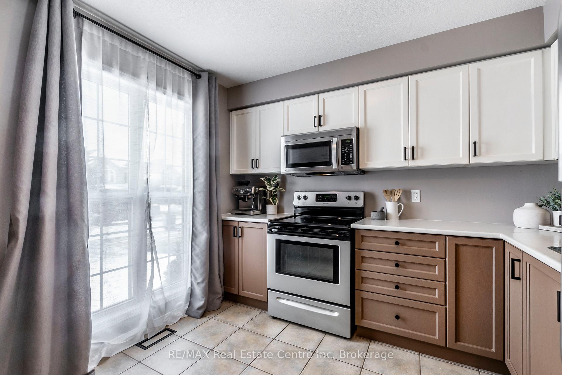 Photo 6 of 41 Milson Crescent, Guelph, Kortright Hills — HOMEH