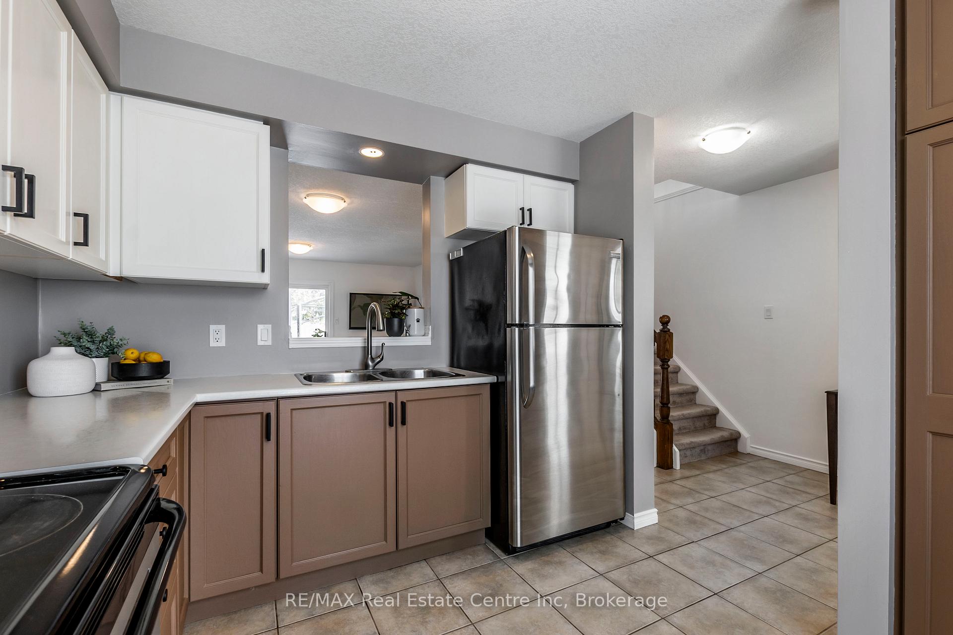 Photo 8 of 41 Milson Crescent, Guelph, Kortright Hills — HOMEH
