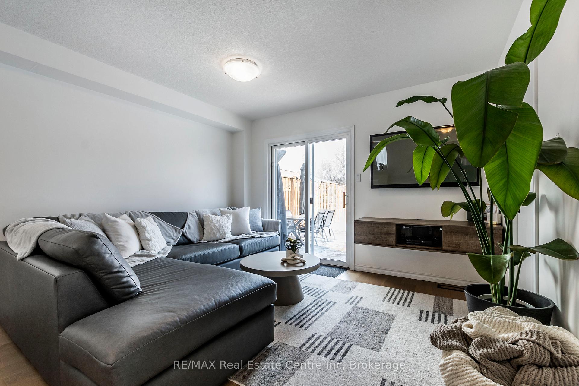 Photo 11 of 41 Milson Crescent, Guelph, Kortright Hills — HOMEH