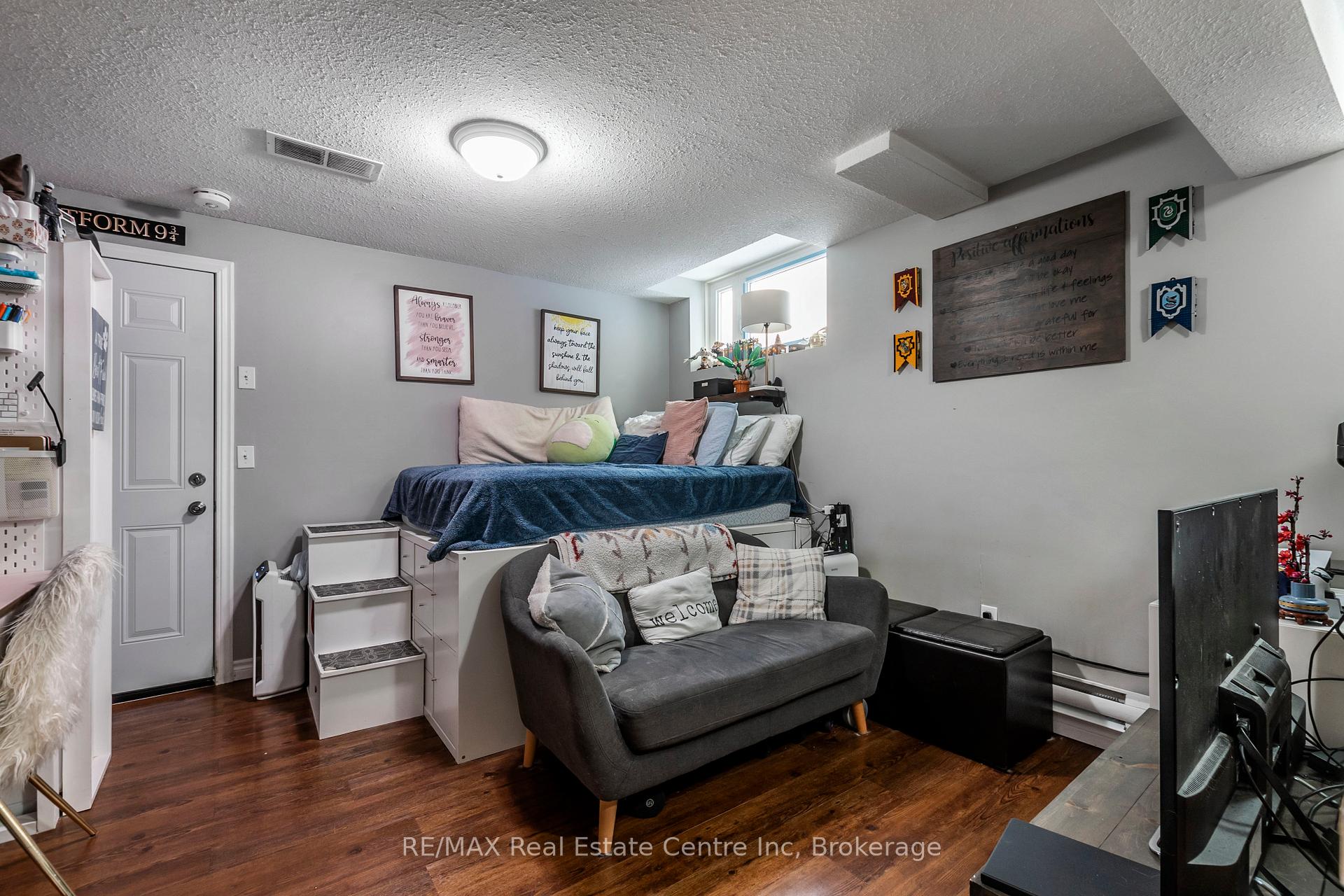 Photo 25 of 41 Milson Crescent, Guelph, Kortright Hills — HOMEH