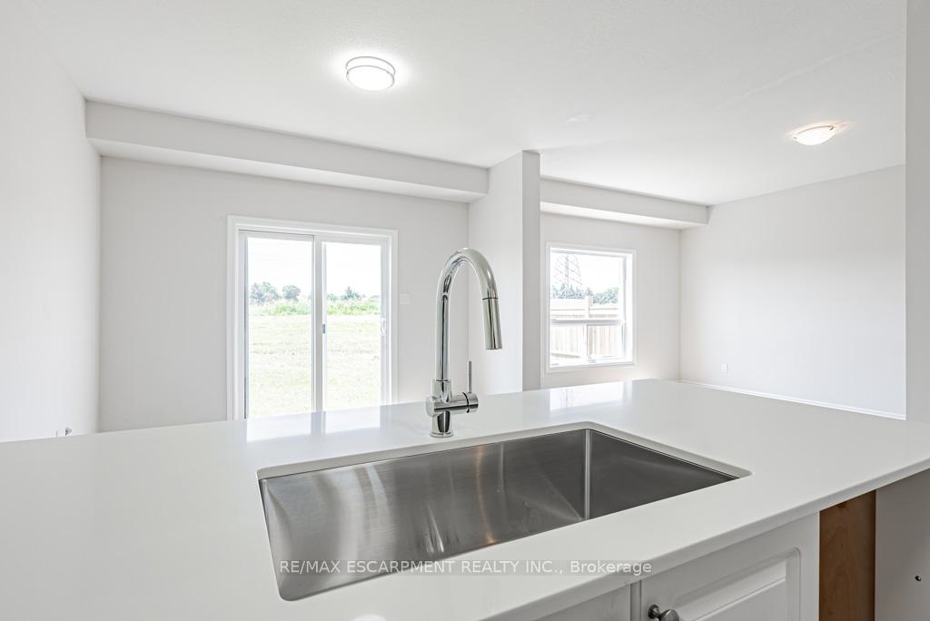 Photo 10 of 89 Medici Lane, Hamilton, Carpenter — HOMEH