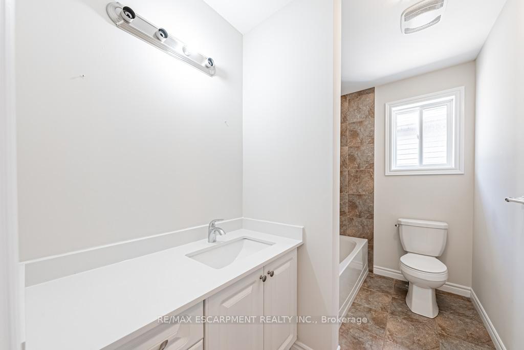 Photo 19 of 89 Medici Lane, Hamilton, Carpenter — HOMEH