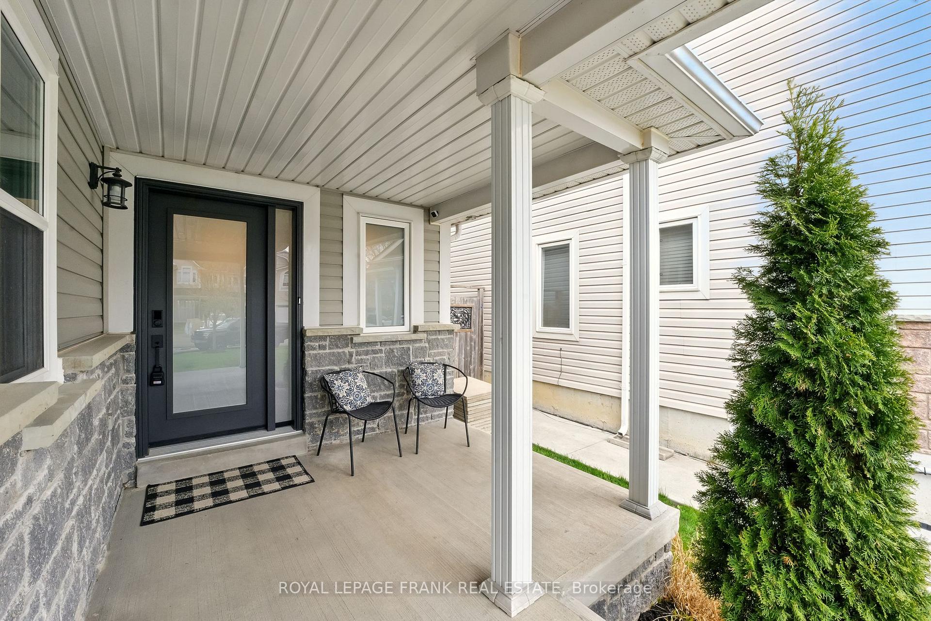 Photo 3 of 34 Hanna Drive, Clarington, Bowmanville — HOMEH