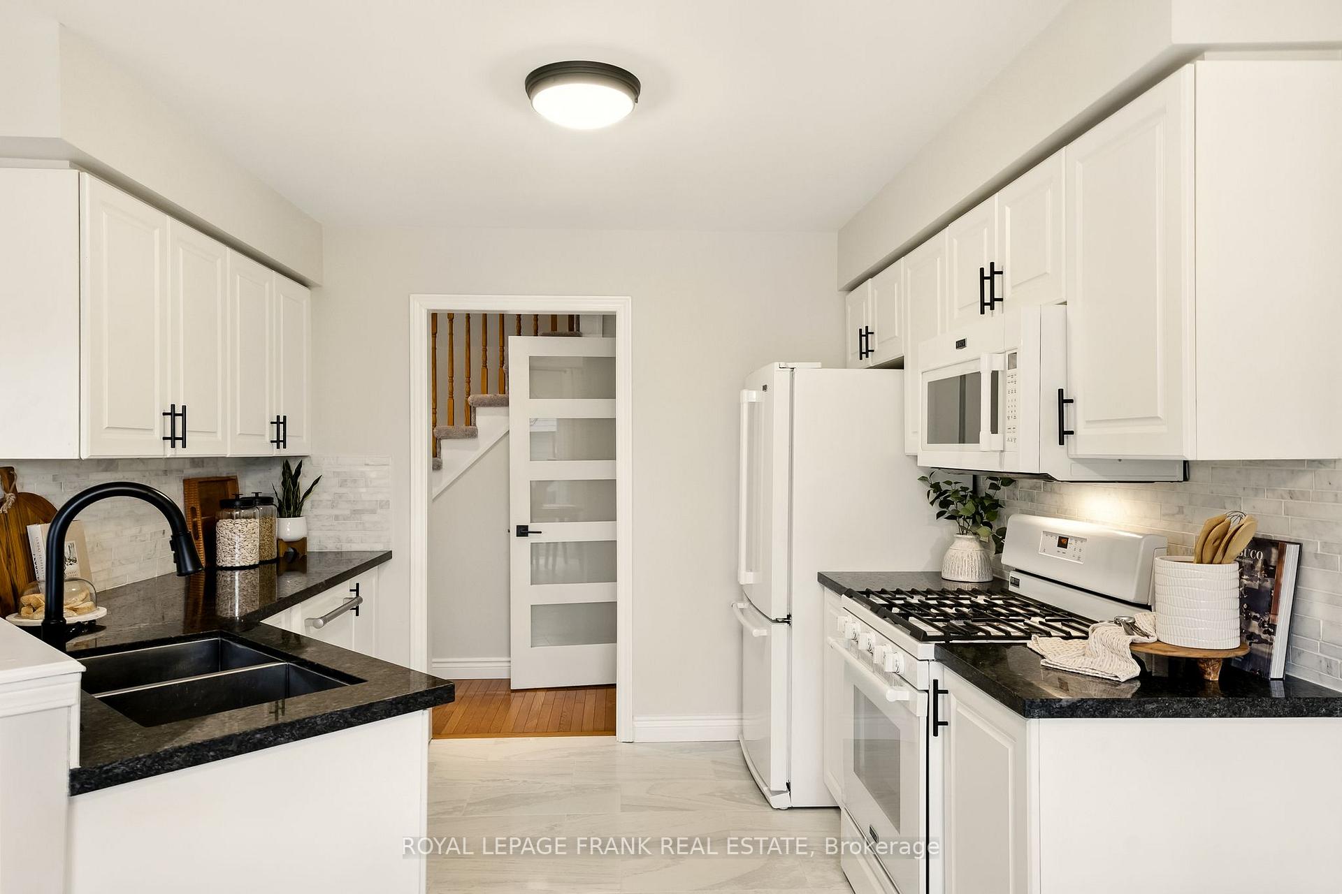 Photo 13 of 34 Hanna Drive, Clarington, Bowmanville — HOMEH