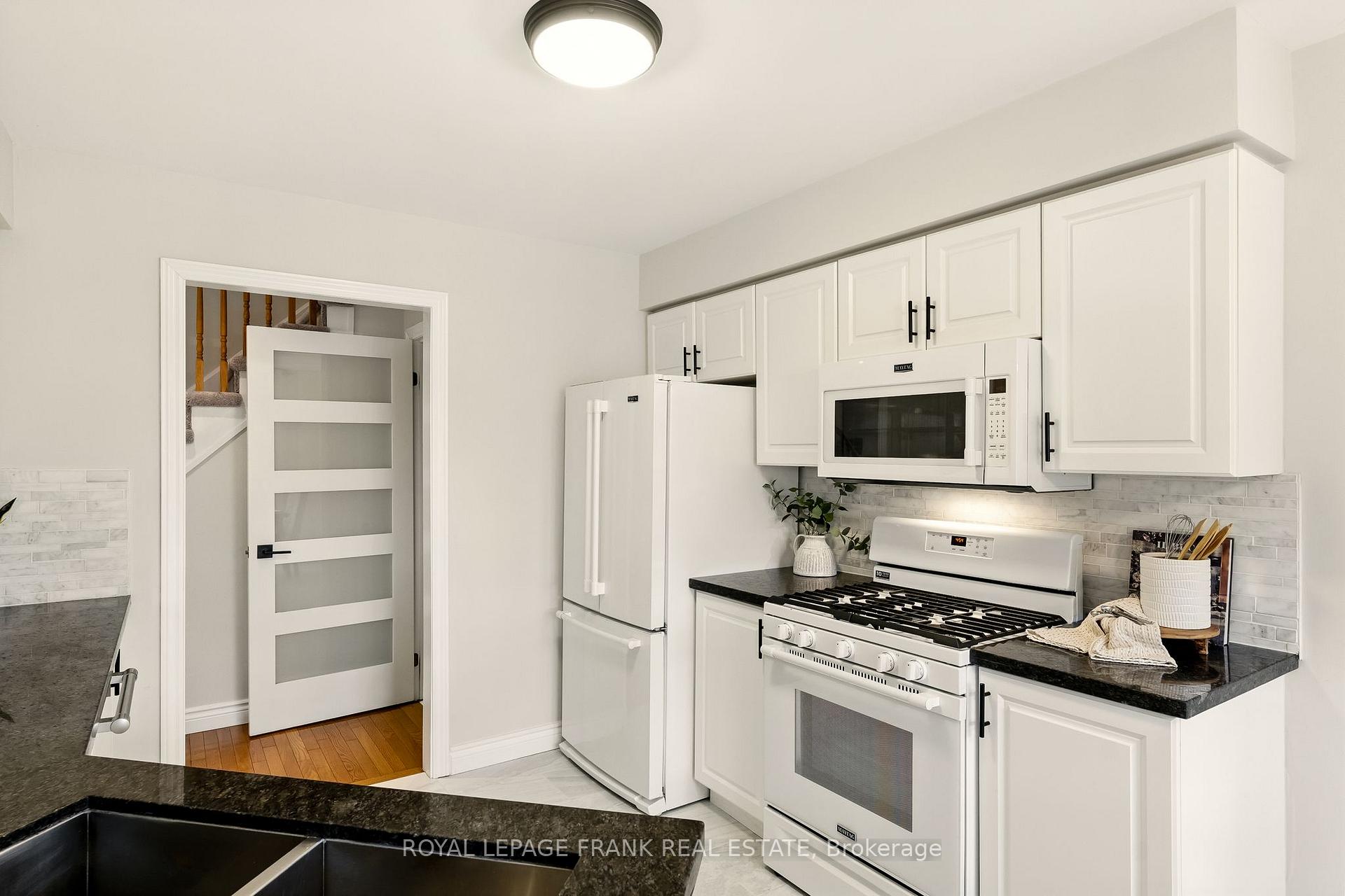 Photo 15 of 34 Hanna Drive, Clarington, Bowmanville — HOMEH