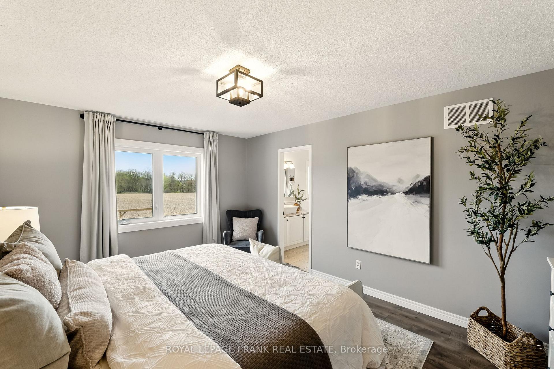 Photo 19 of 34 Hanna Drive, Clarington, Bowmanville — HOMEH
