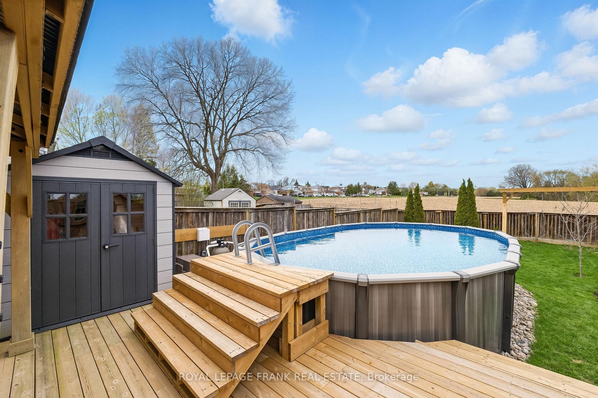 Photo 32 of 34 Hanna Drive, Clarington, Bowmanville — HOMEH