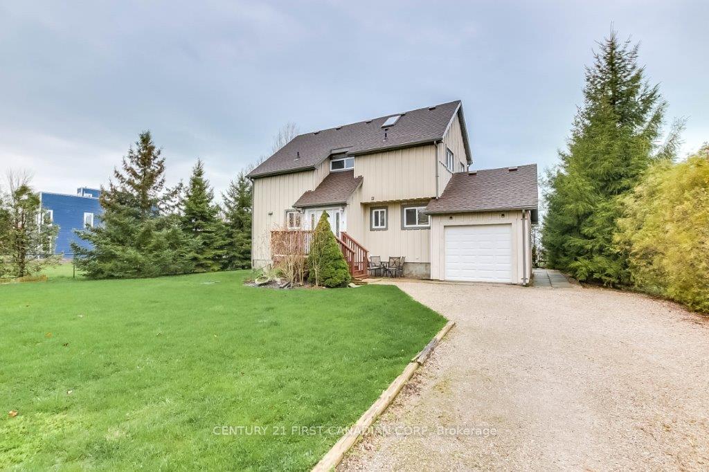 Front of 71889 Sunridge Crescent