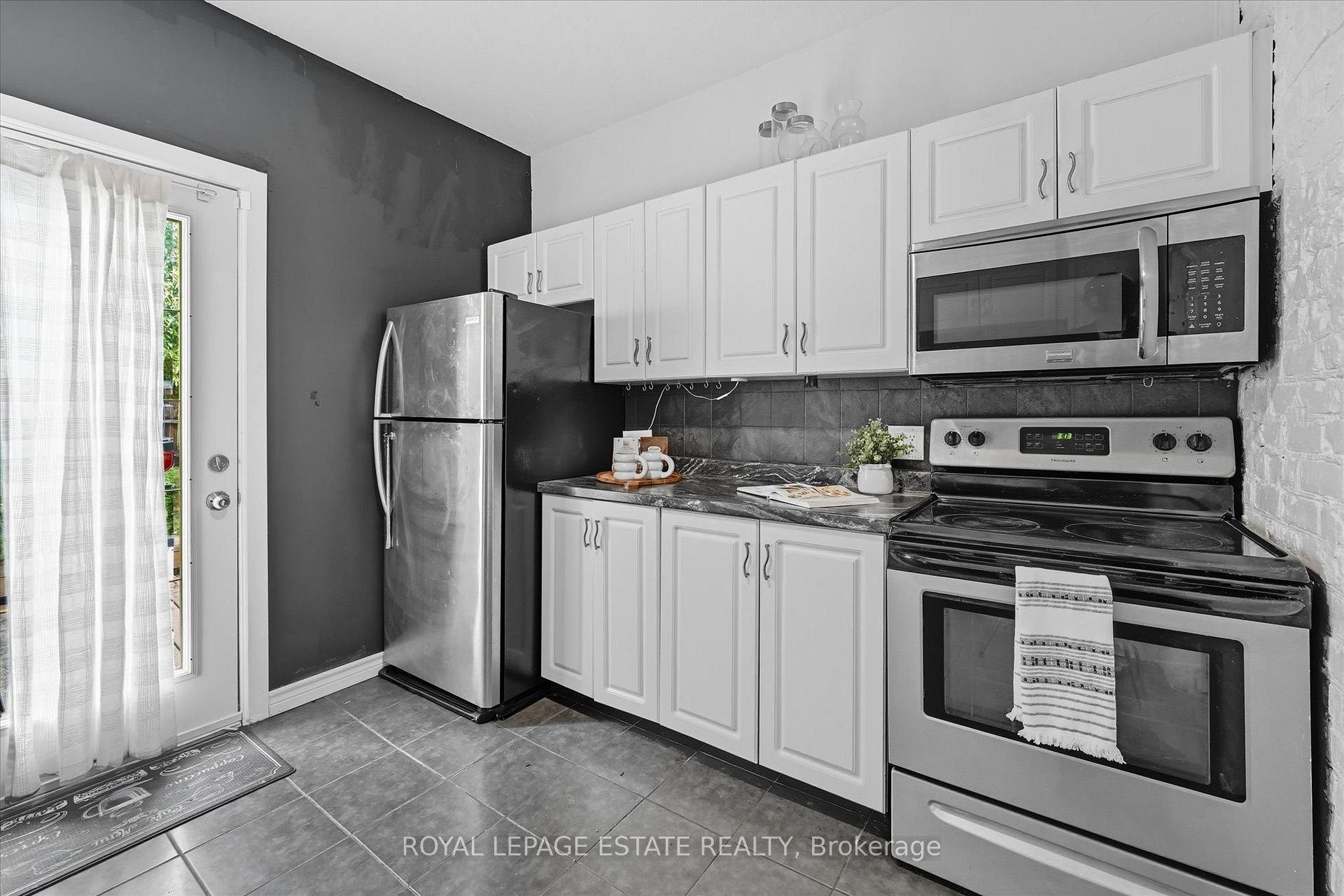 Photo 9 of 145 Avondale Street, Hamilton, Crown Point — HOMEH