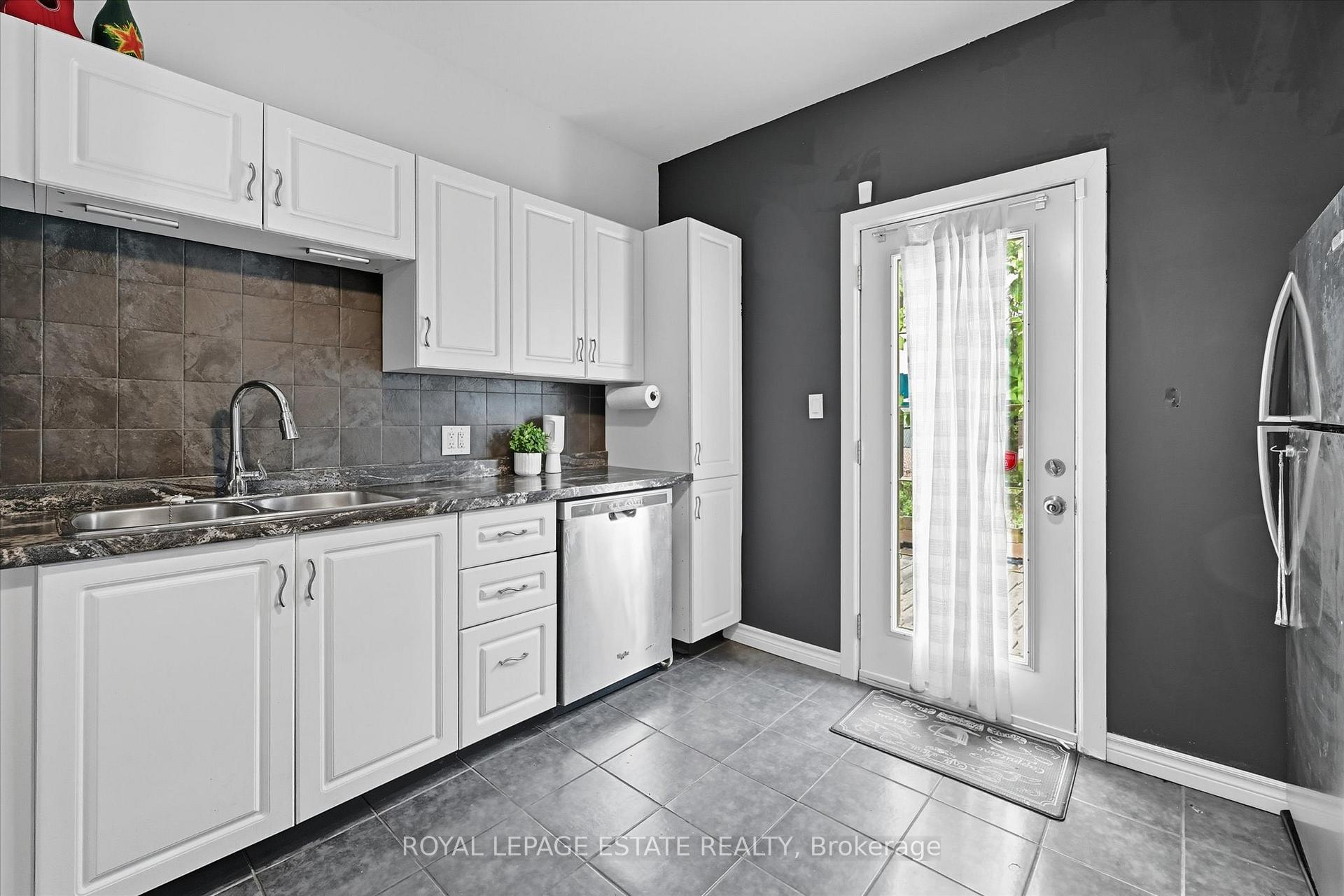 Photo 10 of 145 Avondale Street, Hamilton, Crown Point — HOMEH