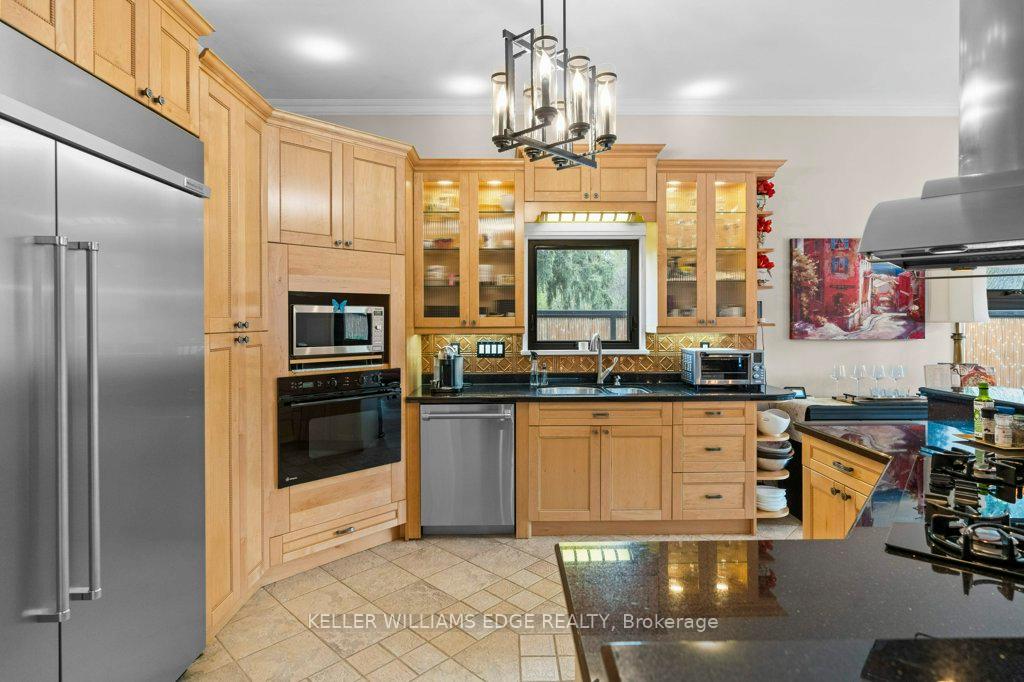 Photo 5 of 61 Lake Avenue N, Hamilton, Riverdale — HOMEH