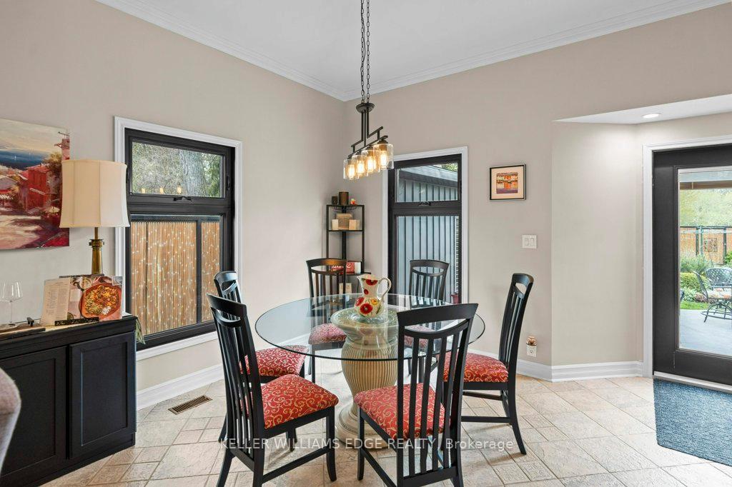 Photo 10 of 61 Lake Avenue N, Hamilton, Riverdale — HOMEH