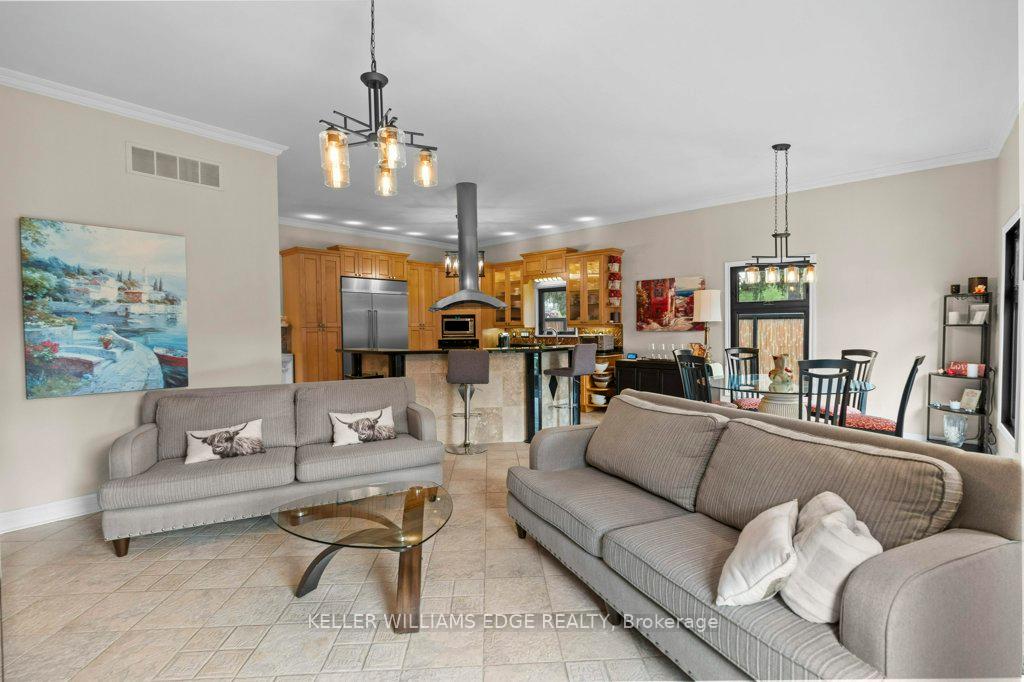 Photo 12 of 61 Lake Avenue N, Hamilton, Riverdale — HOMEH