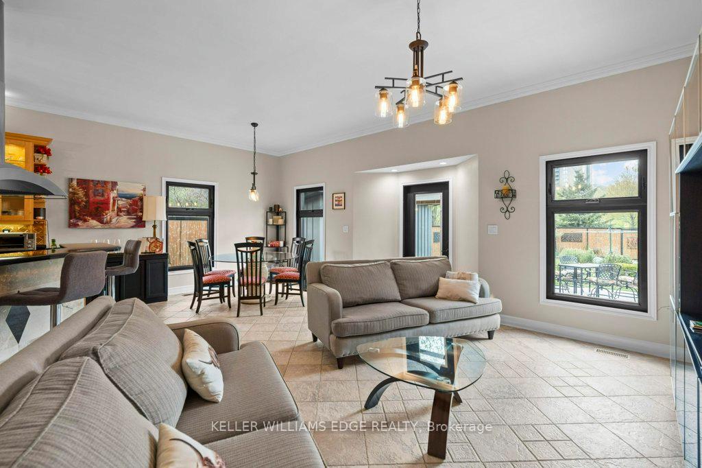 Photo 13 of 61 Lake Avenue N, Hamilton, Riverdale — HOMEH