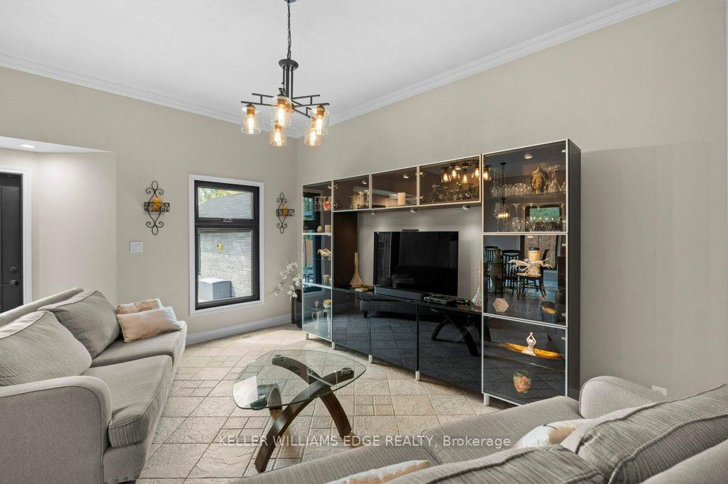 Photo 14 of 61 Lake Avenue N, Hamilton, Riverdale — HOMEH