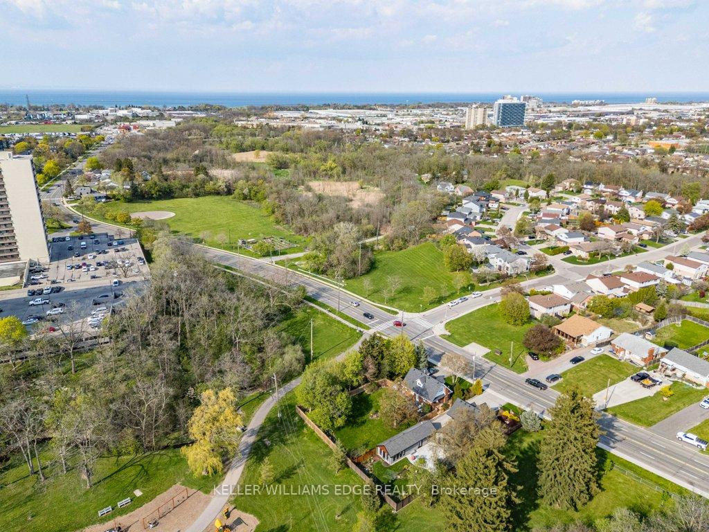 Photo 47 of 61 Lake Avenue N, Hamilton, Riverdale — HOMEH