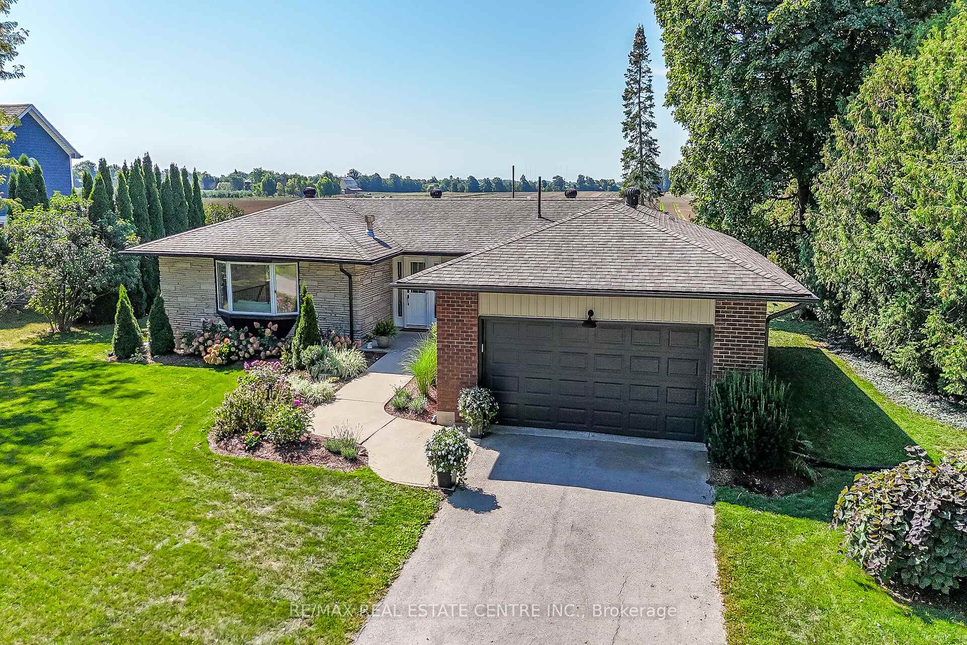 Photo 2 of 2121 Golf Club Road, Hamilton, Rural Glanbrook — HOMEH