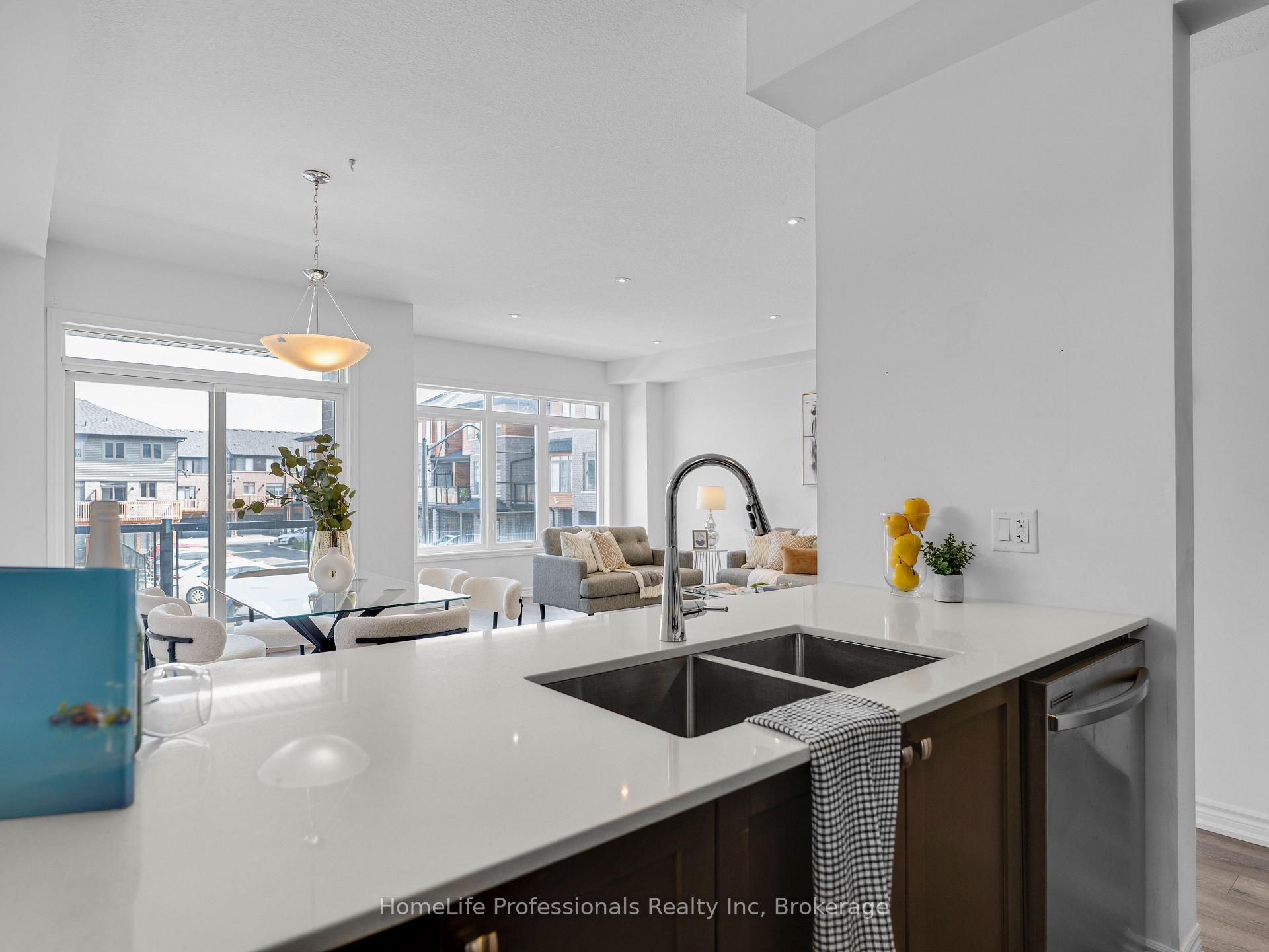 Photo 9 of Unit 123, 61 Soho Street, Hamilton, Stoney Creek Mountain — HOMEH