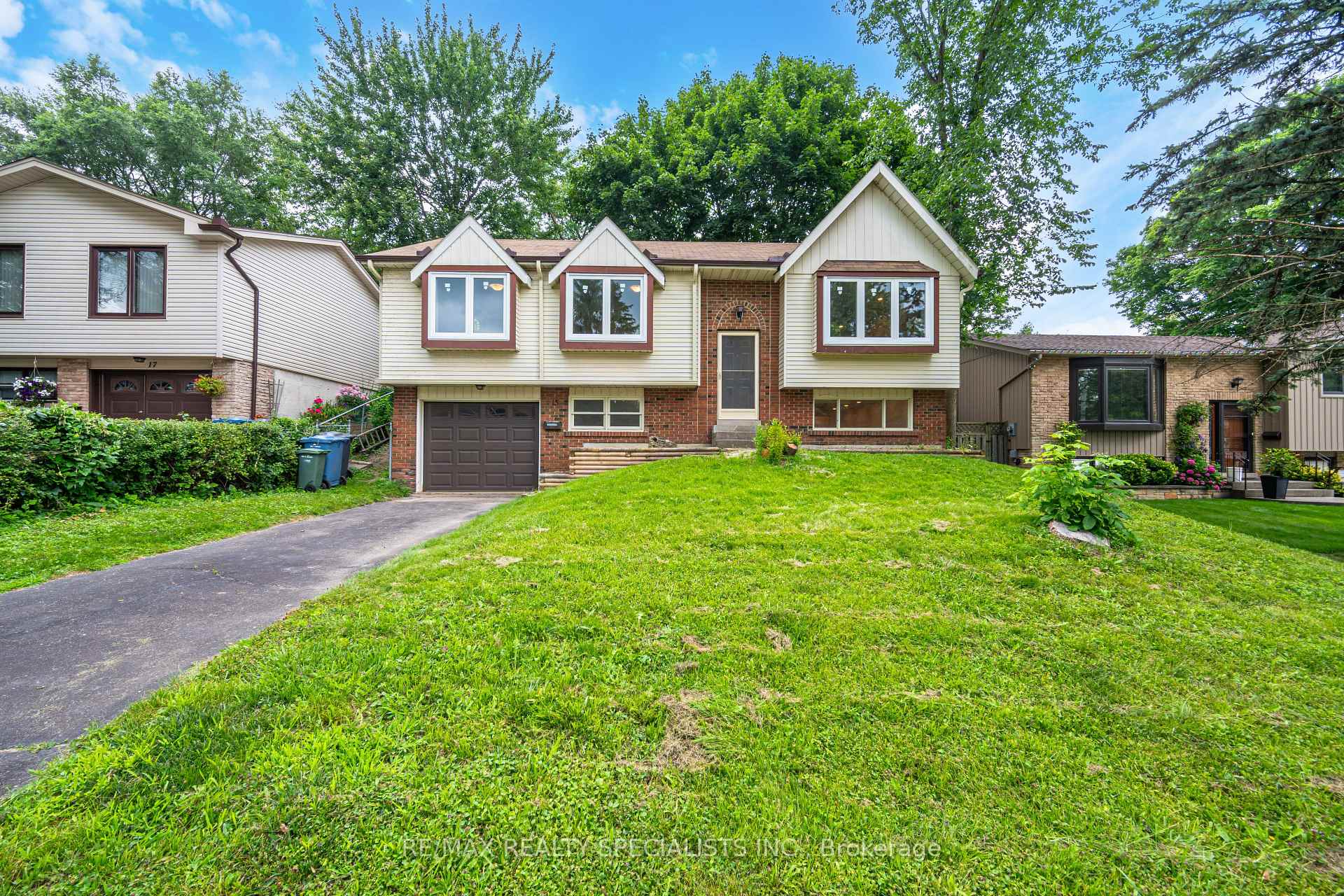 Photo 1 of 15 Woodridge Drive, Guelph, Willow West/Sugarbush/West Acres — HOMEH