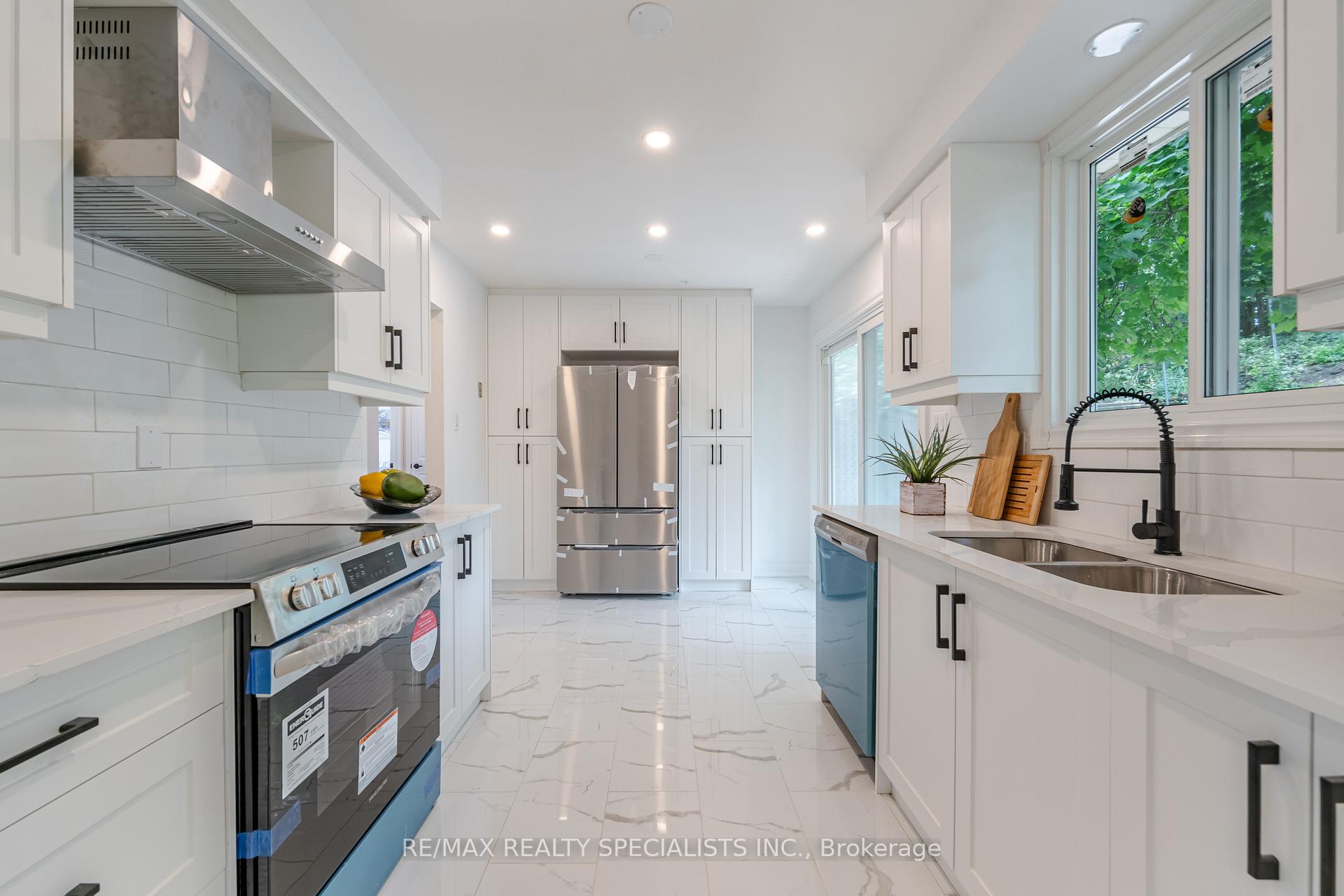 Photo 14 of 15 Woodridge Drive, Guelph, Willow West/Sugarbush/West Acres — HOMEH