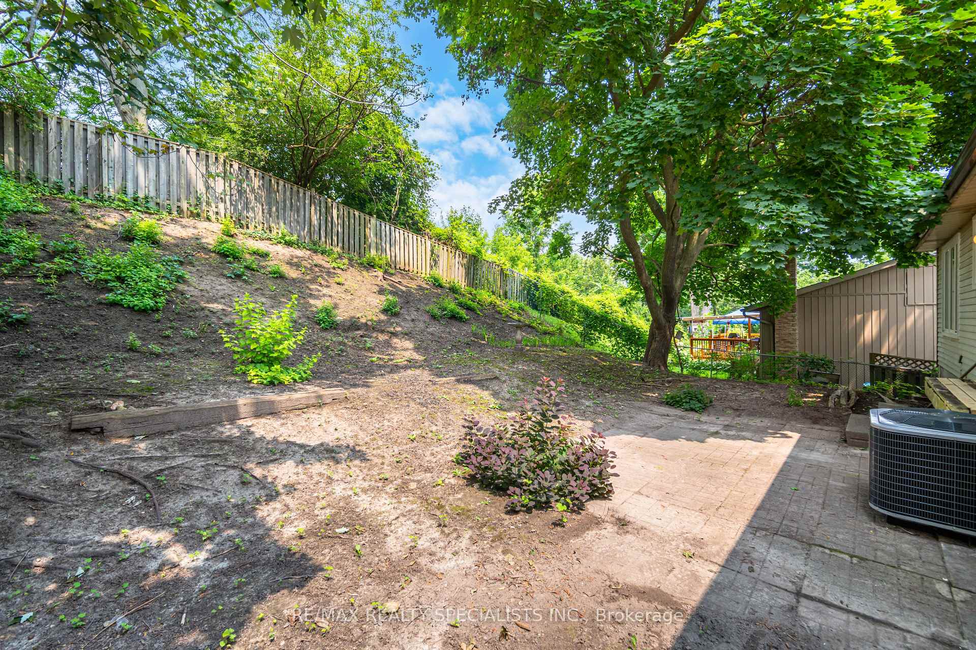 Photo 36 of 15 Woodridge Drive, Guelph, Willow West/Sugarbush/West Acres — HOMEH