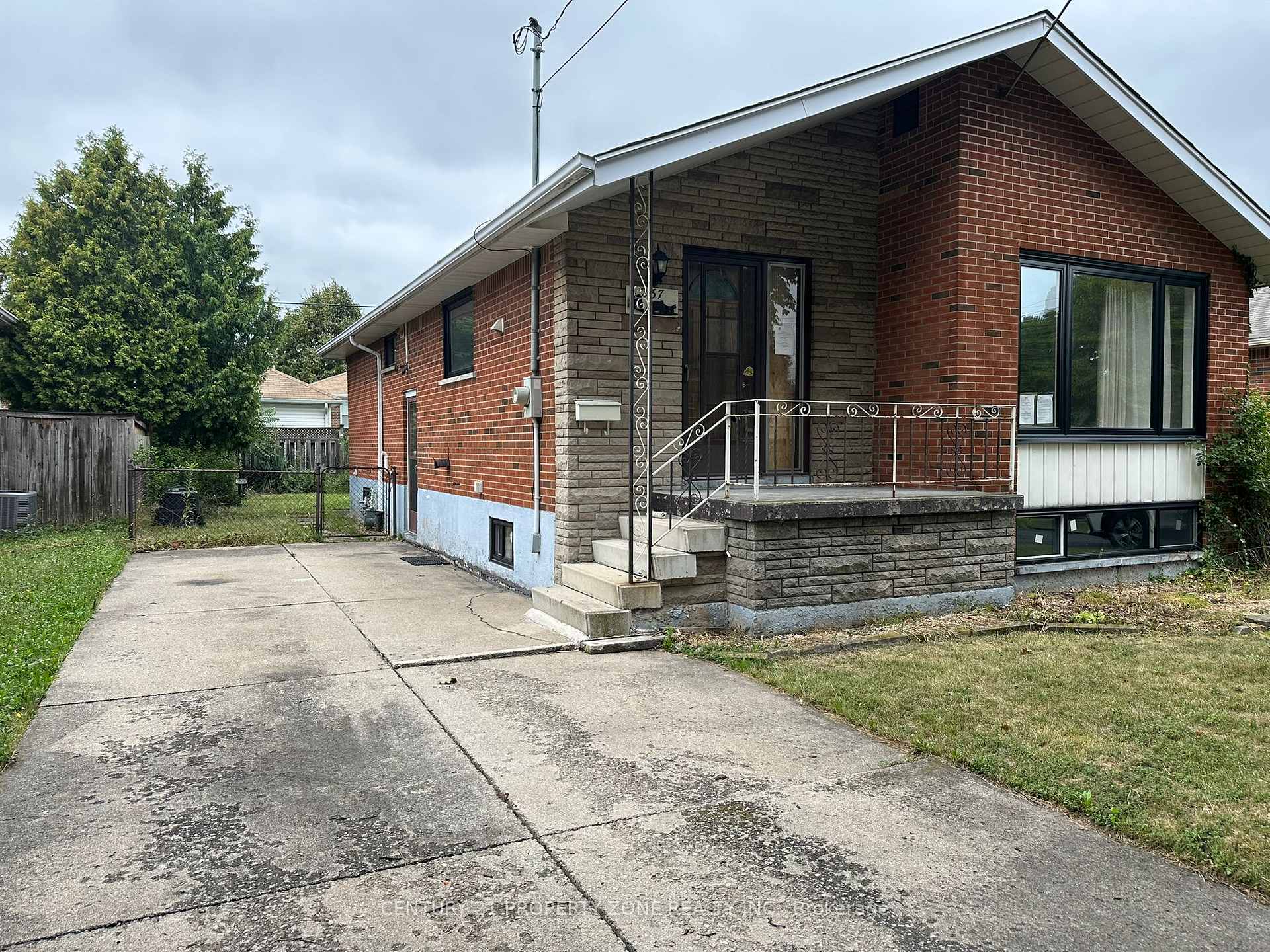 Photo 2 of 237 Fernwood Crescent, Hamilton, Hampton Heights — HOMEH