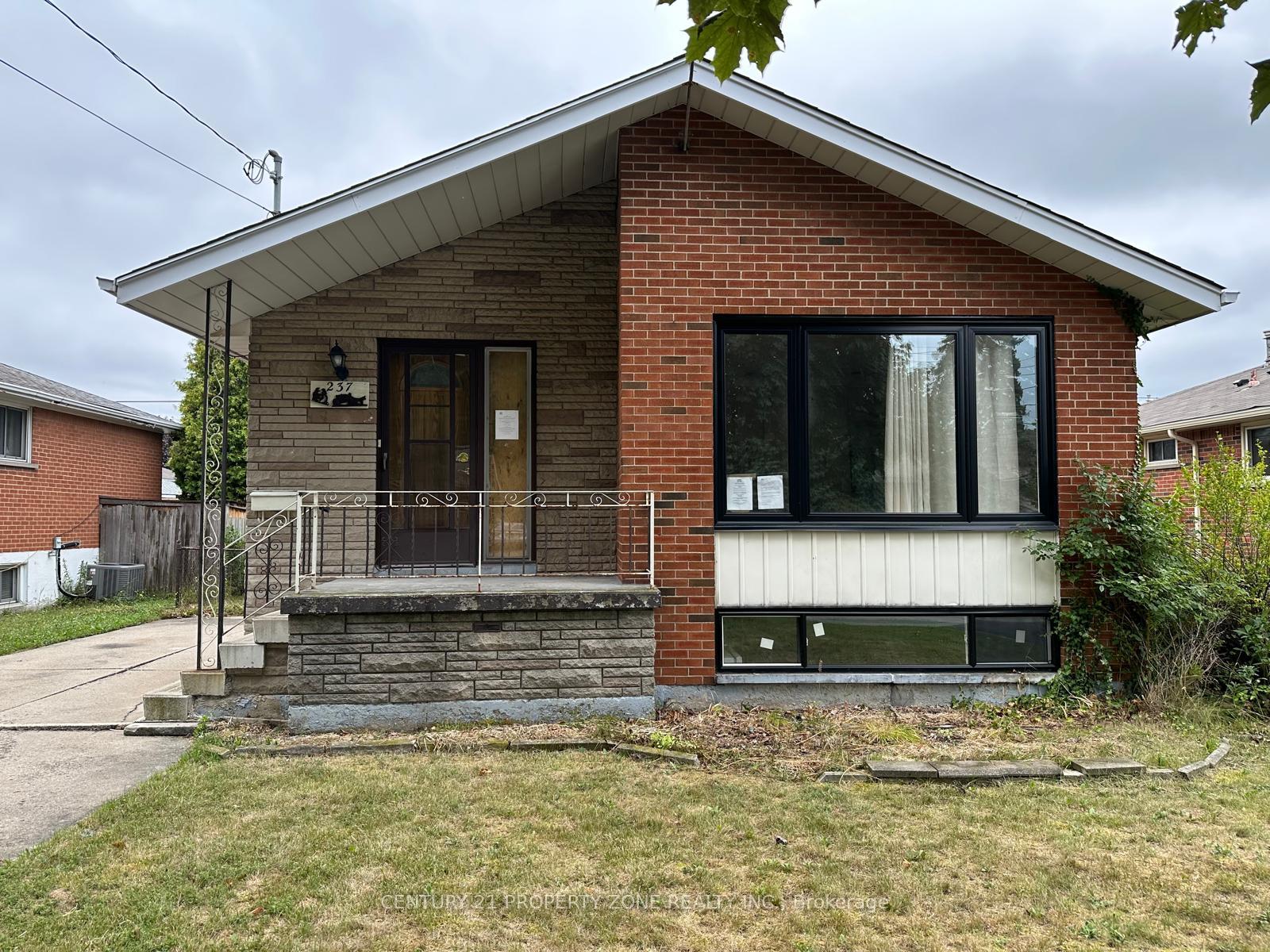 Photo 3 of 237 Fernwood Crescent, Hamilton, Hampton Heights — HOMEH
