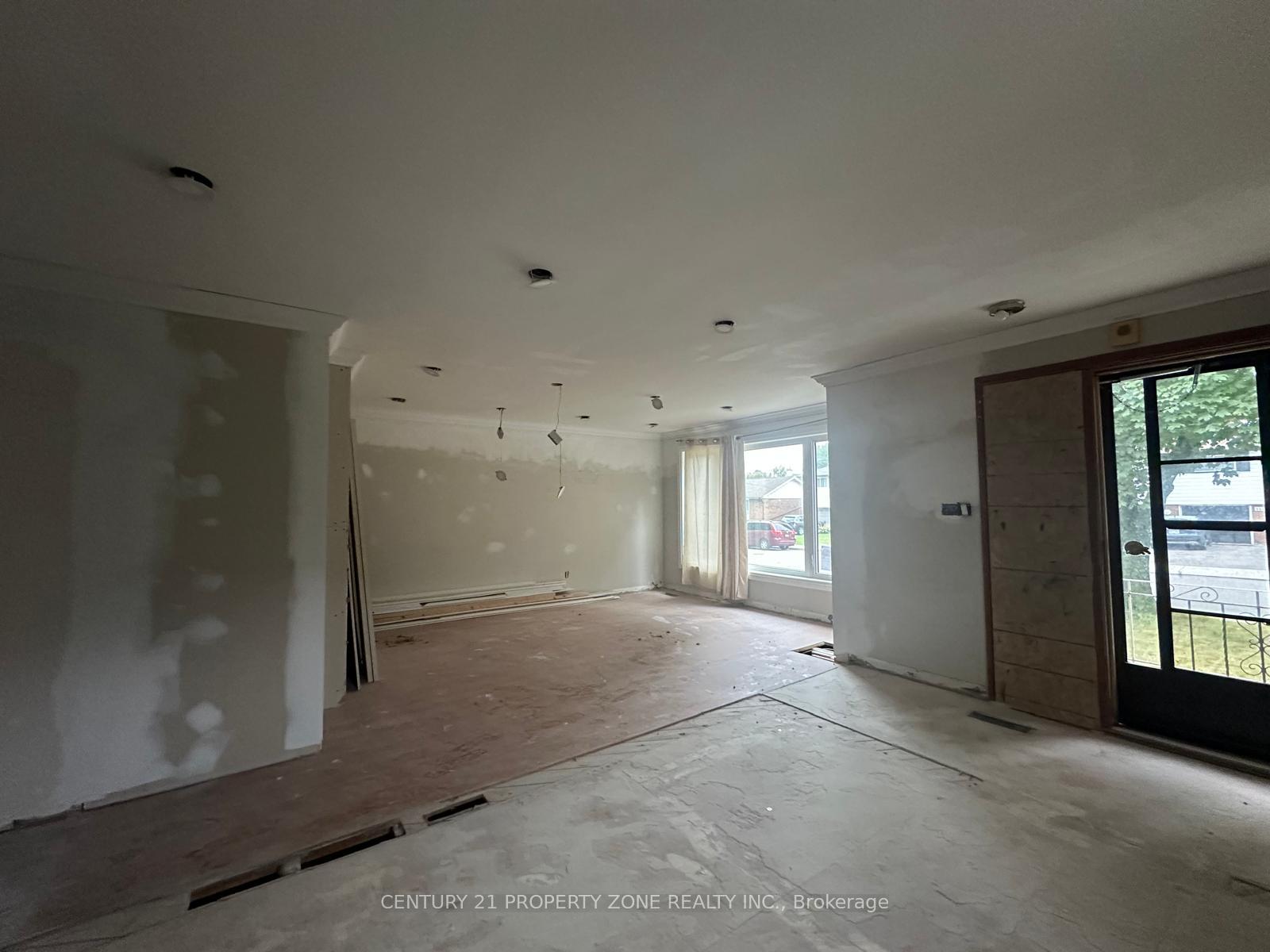 Photo 6 of 237 Fernwood Crescent, Hamilton, Hampton Heights — HOMEH