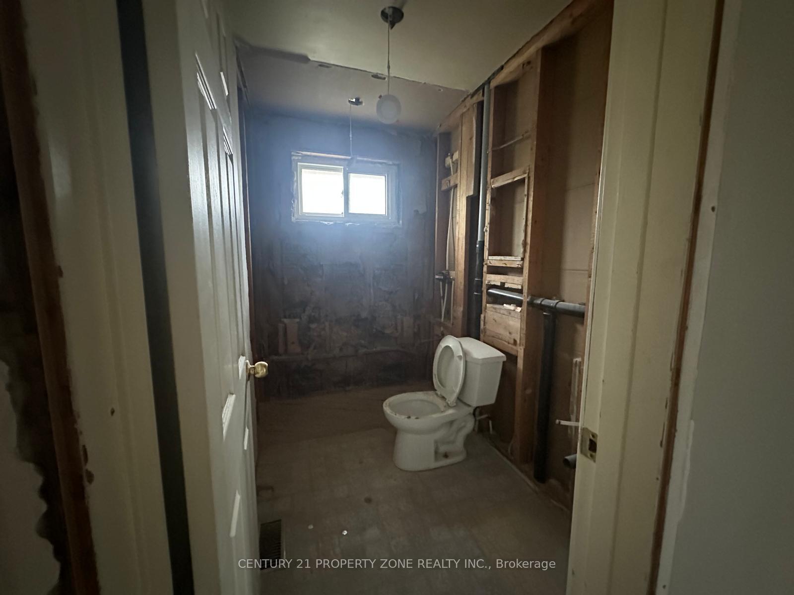 Photo 8 of 237 Fernwood Crescent, Hamilton, Hampton Heights — HOMEH