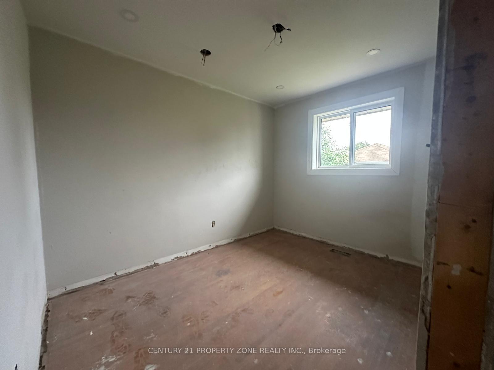 Photo 9 of 237 Fernwood Crescent, Hamilton, Hampton Heights — HOMEH
