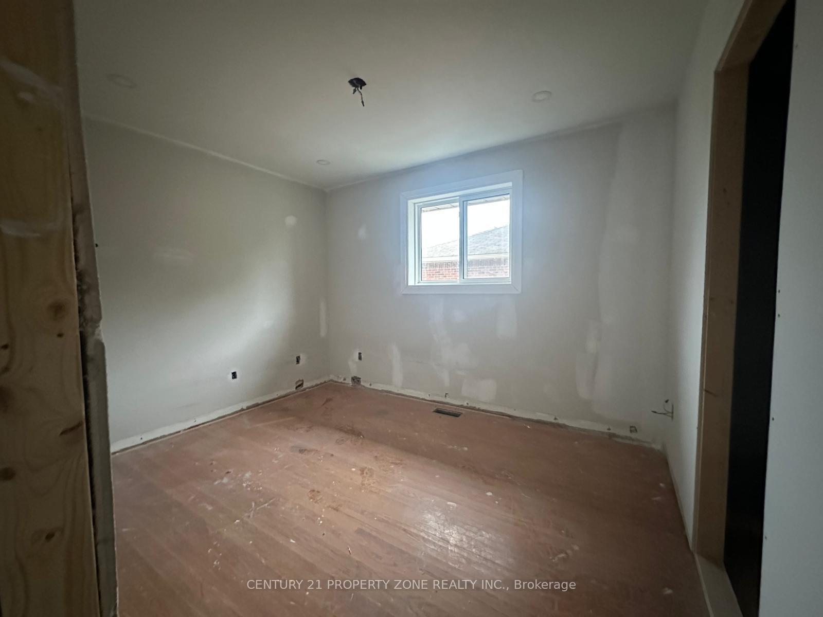 Photo 10 of 237 Fernwood Crescent, Hamilton, Hampton Heights — HOMEH