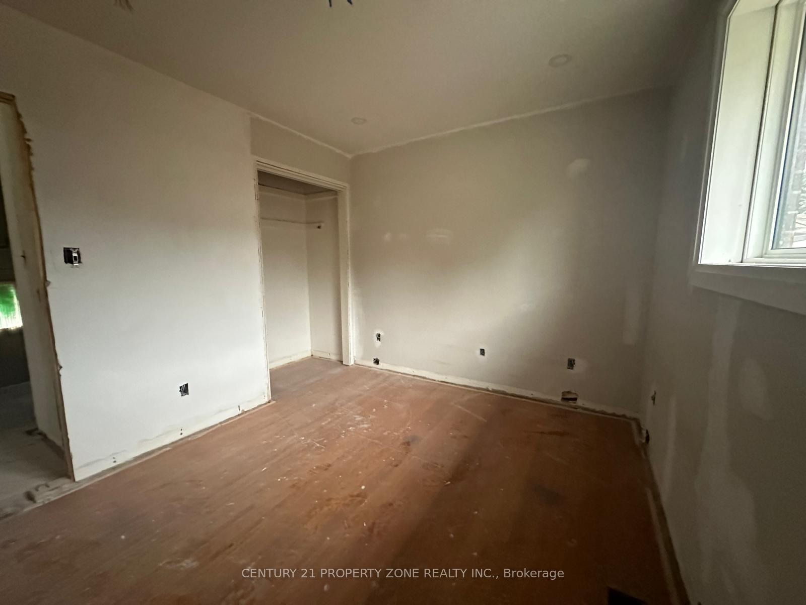 Photo 11 of 237 Fernwood Crescent, Hamilton, Hampton Heights — HOMEH