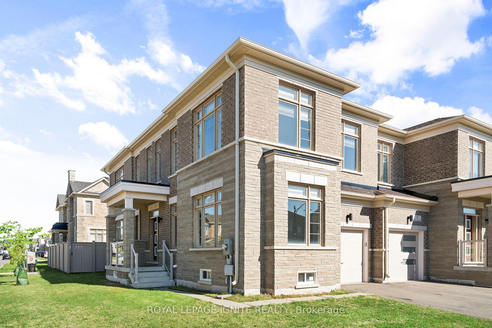 Photo 2 of 3 Mountain Heights Place, Hamilton, Waterdown — HOMEH