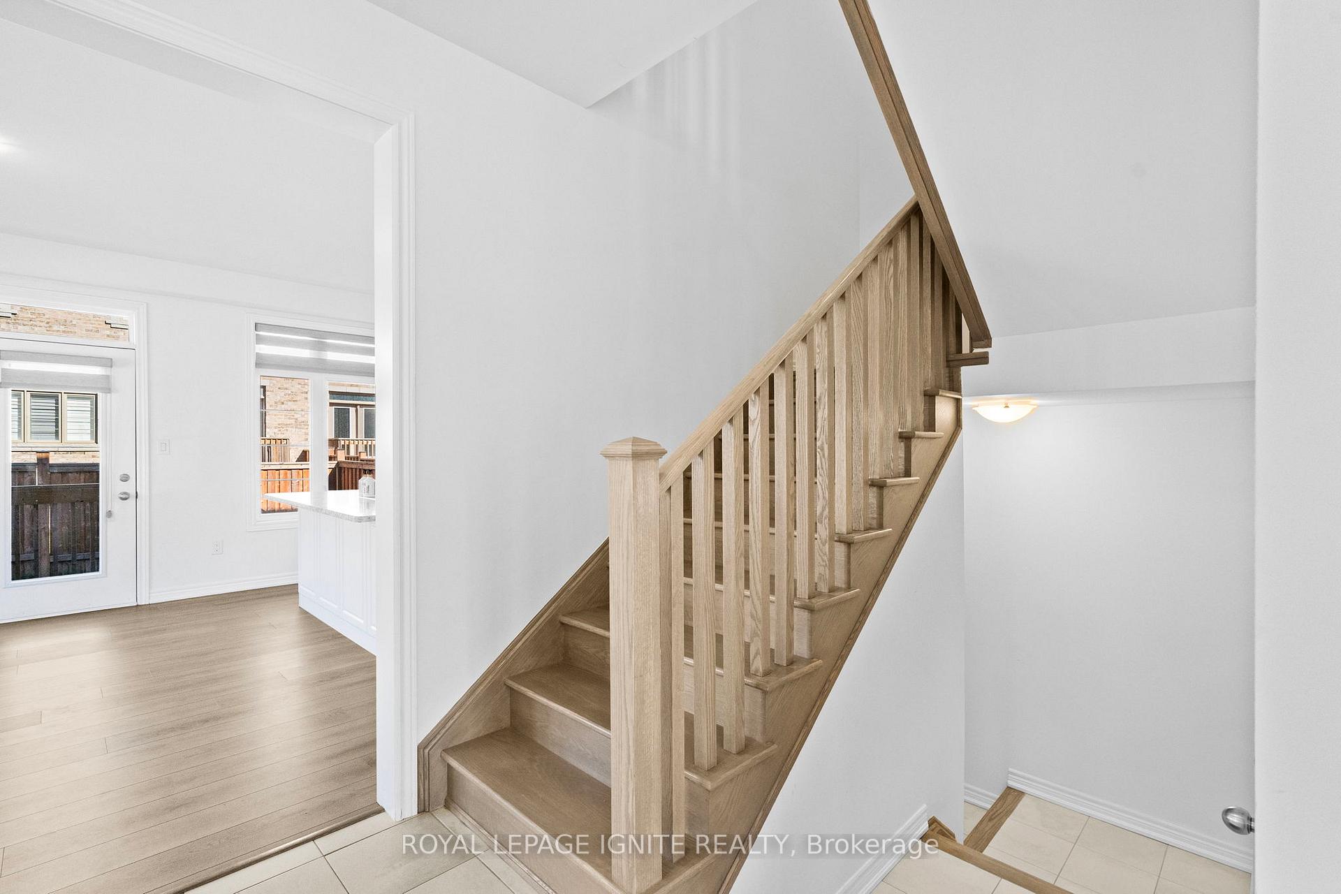Photo 5 of 3 Mountain Heights Place, Hamilton, Waterdown — HOMEH