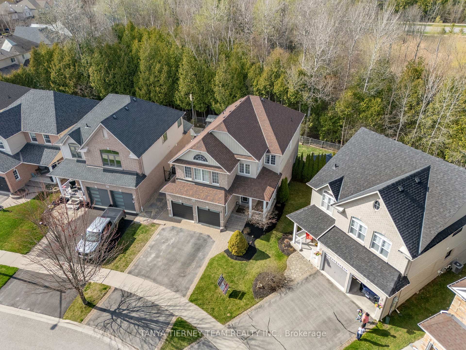Photo 3 of 170 Sleeman Square, Clarington, Courtice — HOMEH