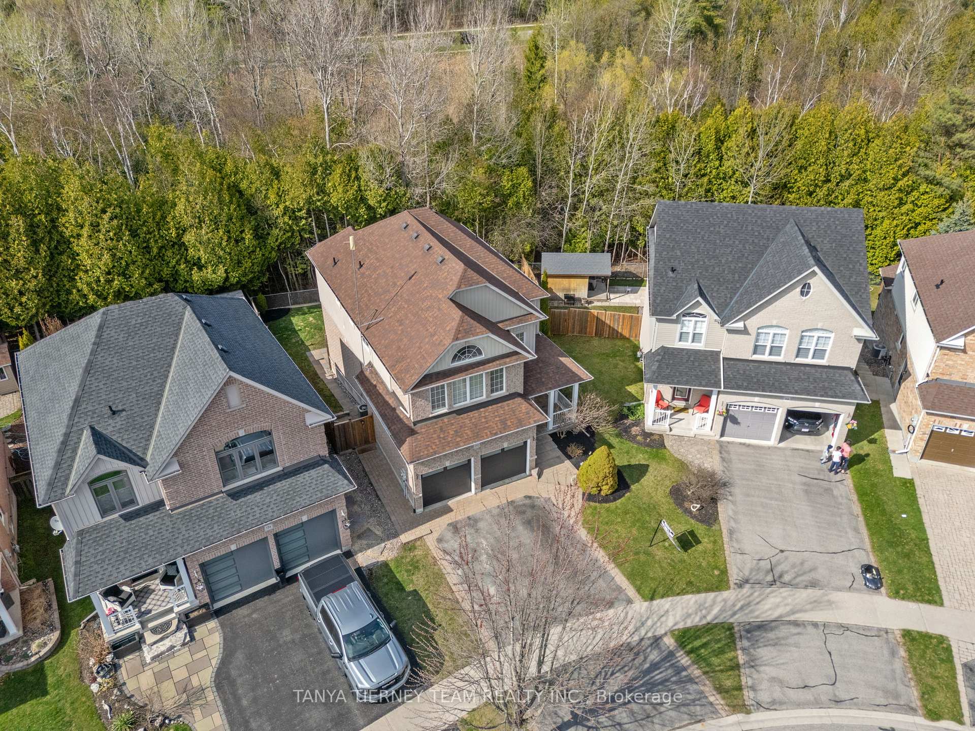 Photo 4 of 170 Sleeman Square, Clarington, Courtice — HOMEH