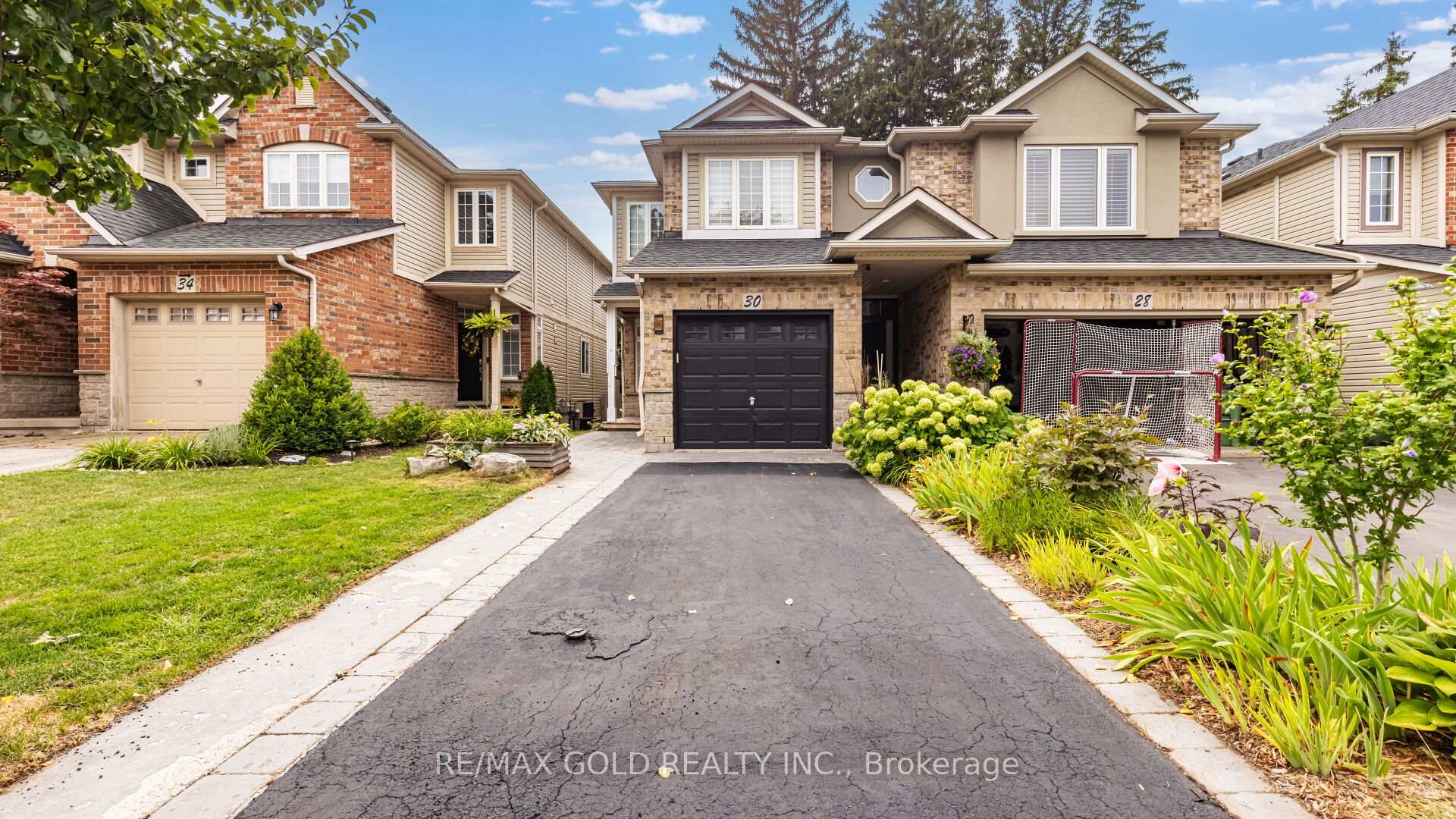 Photo 1 of 30 Sunnycroft Court, Hamilton, Waterdown — HOMEH