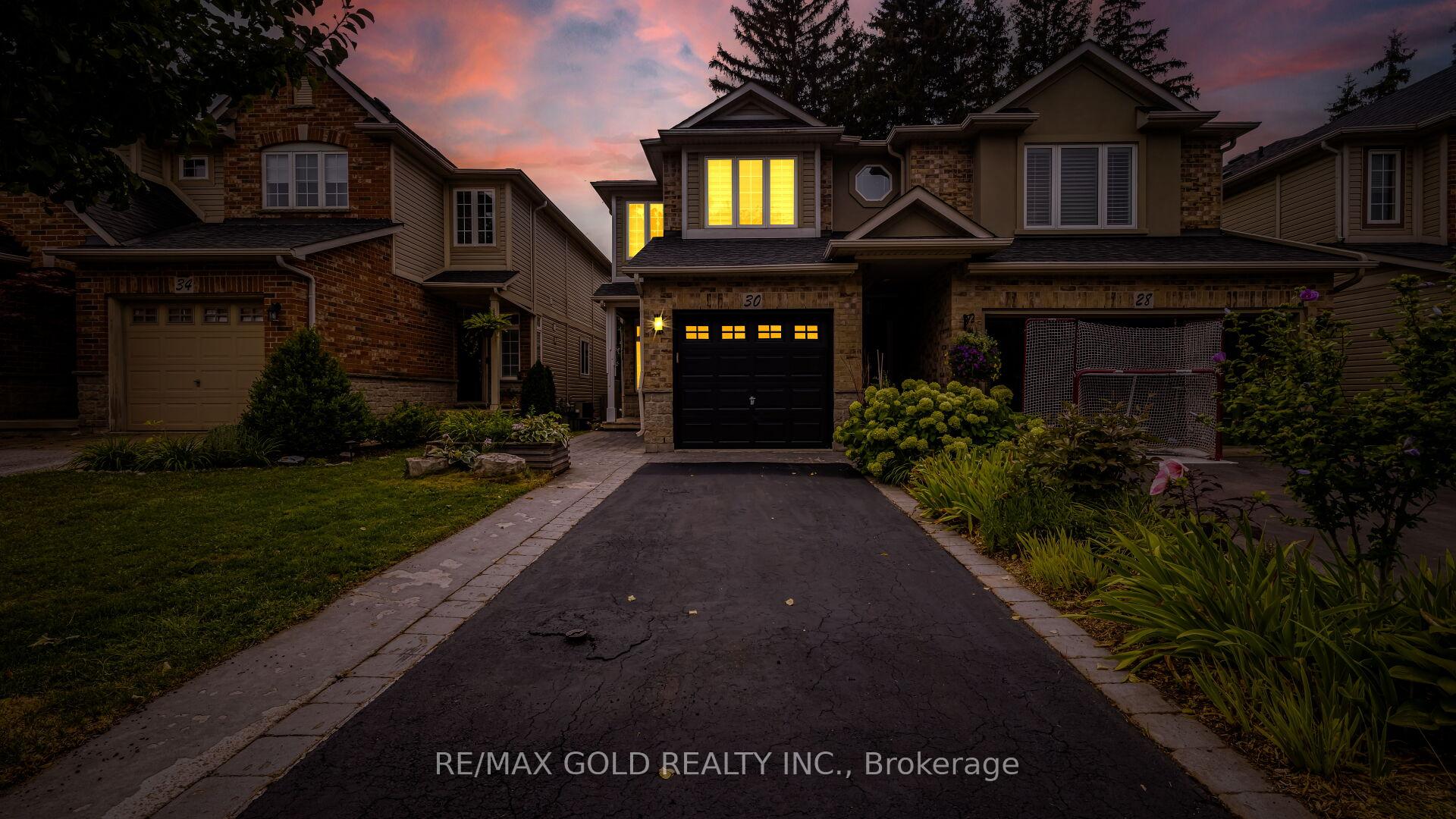 Photo 2 of 30 Sunnycroft Court, Hamilton, Waterdown — HOMEH